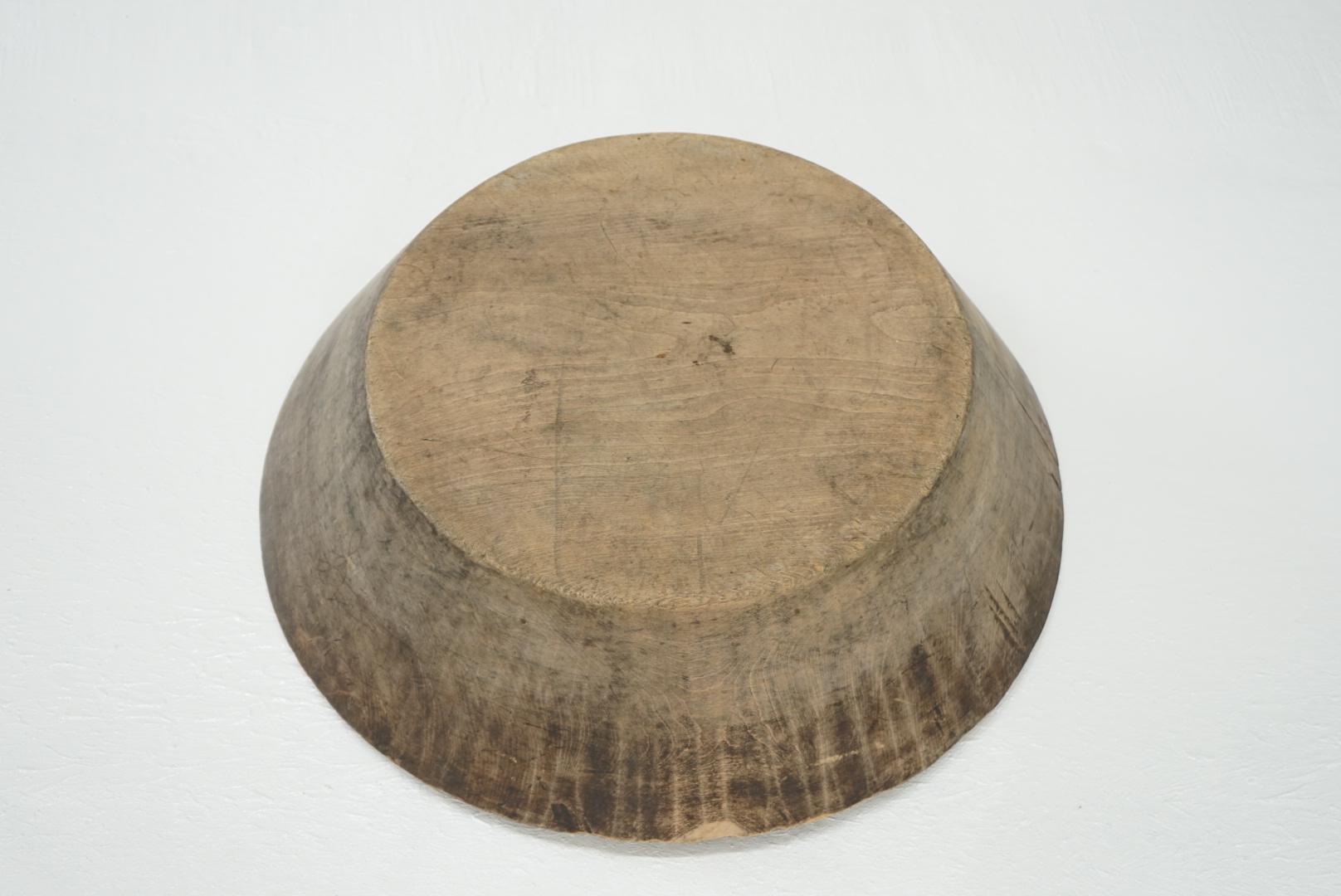Japanese Antique Wooden Bowl 1910s-1940s Primitive Wabi-Sabi For Sale 3