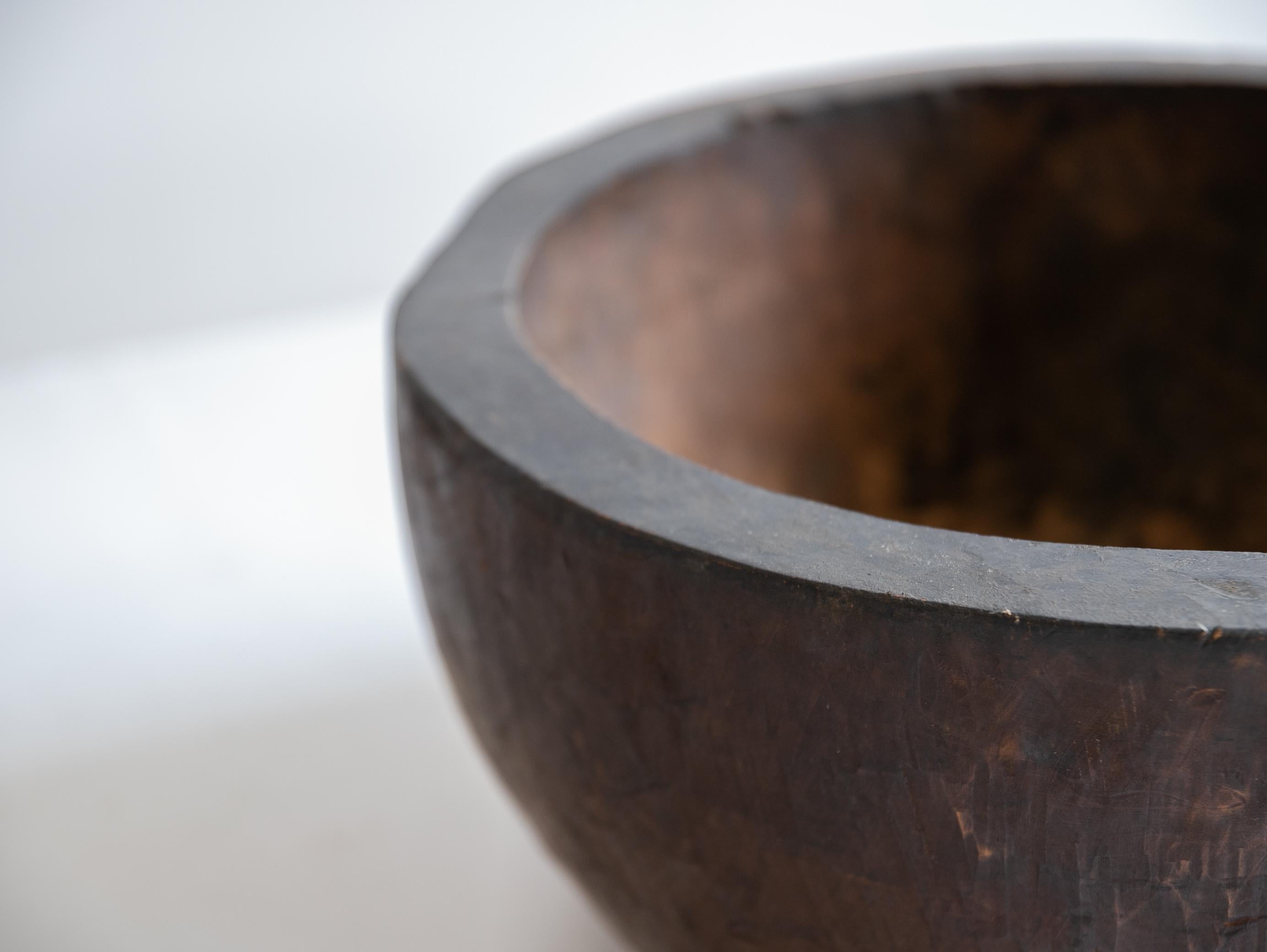 Japanese antique wooden bowl/Late 19th Century/Wabi-Sabi  For Sale 4