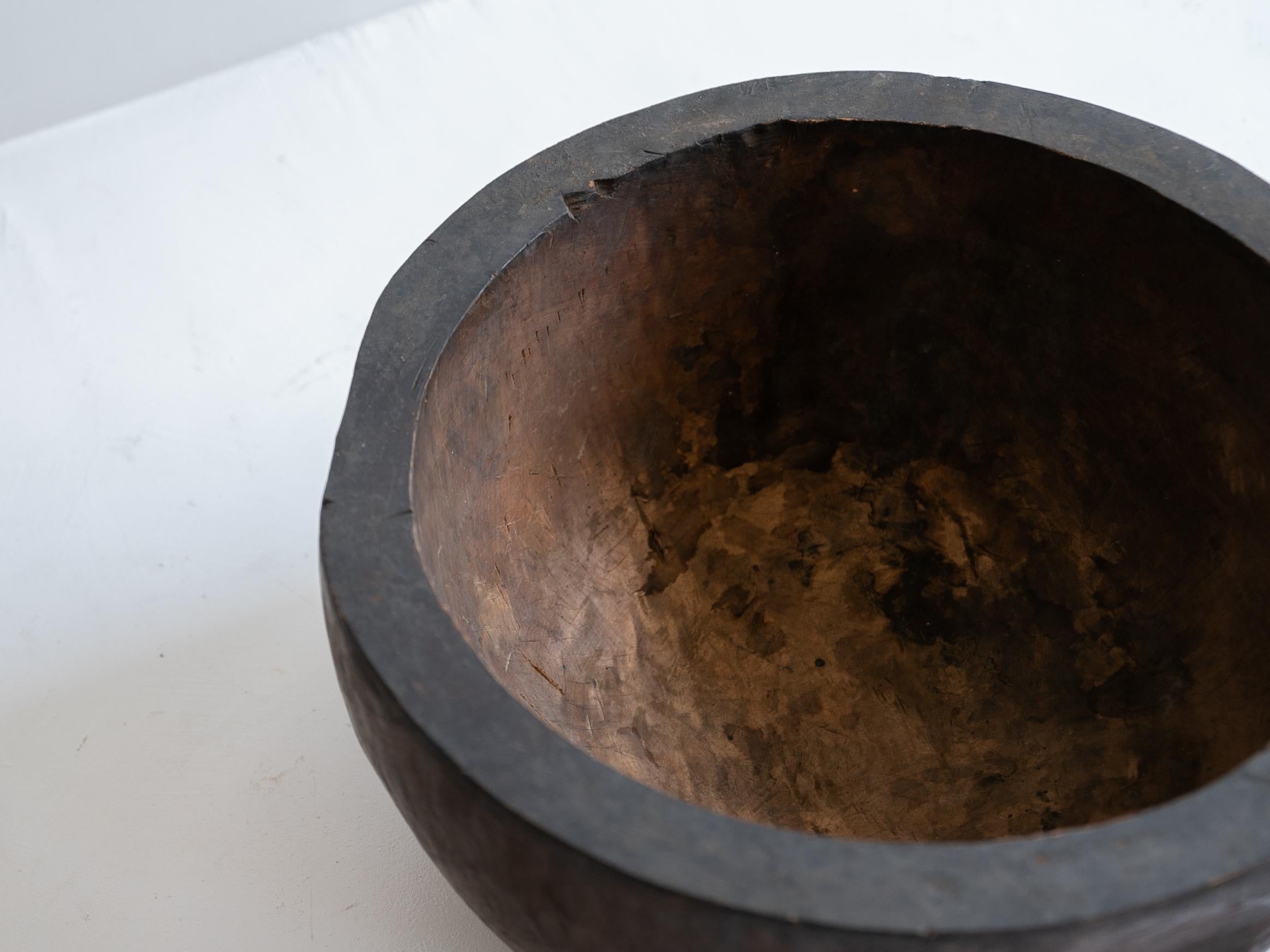 Japanese antique wooden bowl/Late 19th Century/Wabi-Sabi  For Sale 3