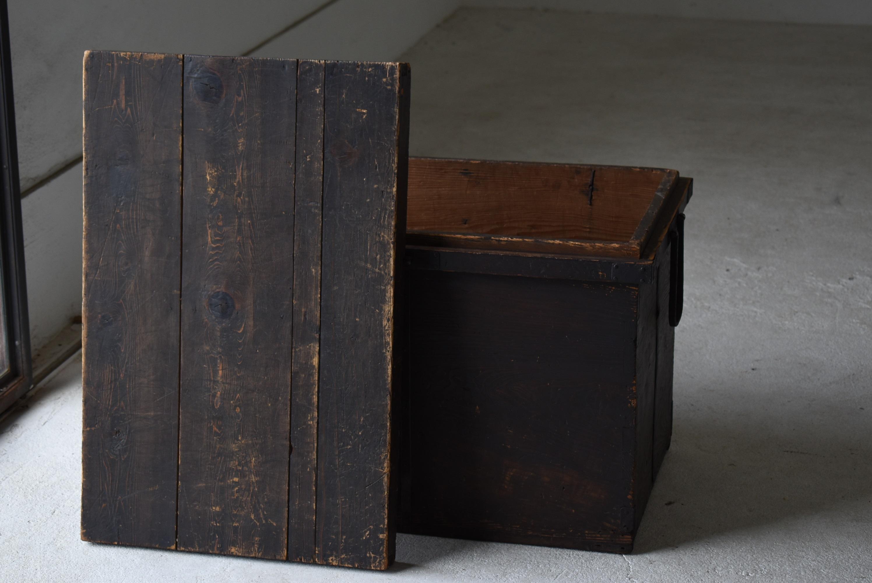 Japanese Antique Wooden Box 1860s-1900s/Storage Sofa Table Tansu Coffee Table In Good Condition In Sammu-shi, Chiba