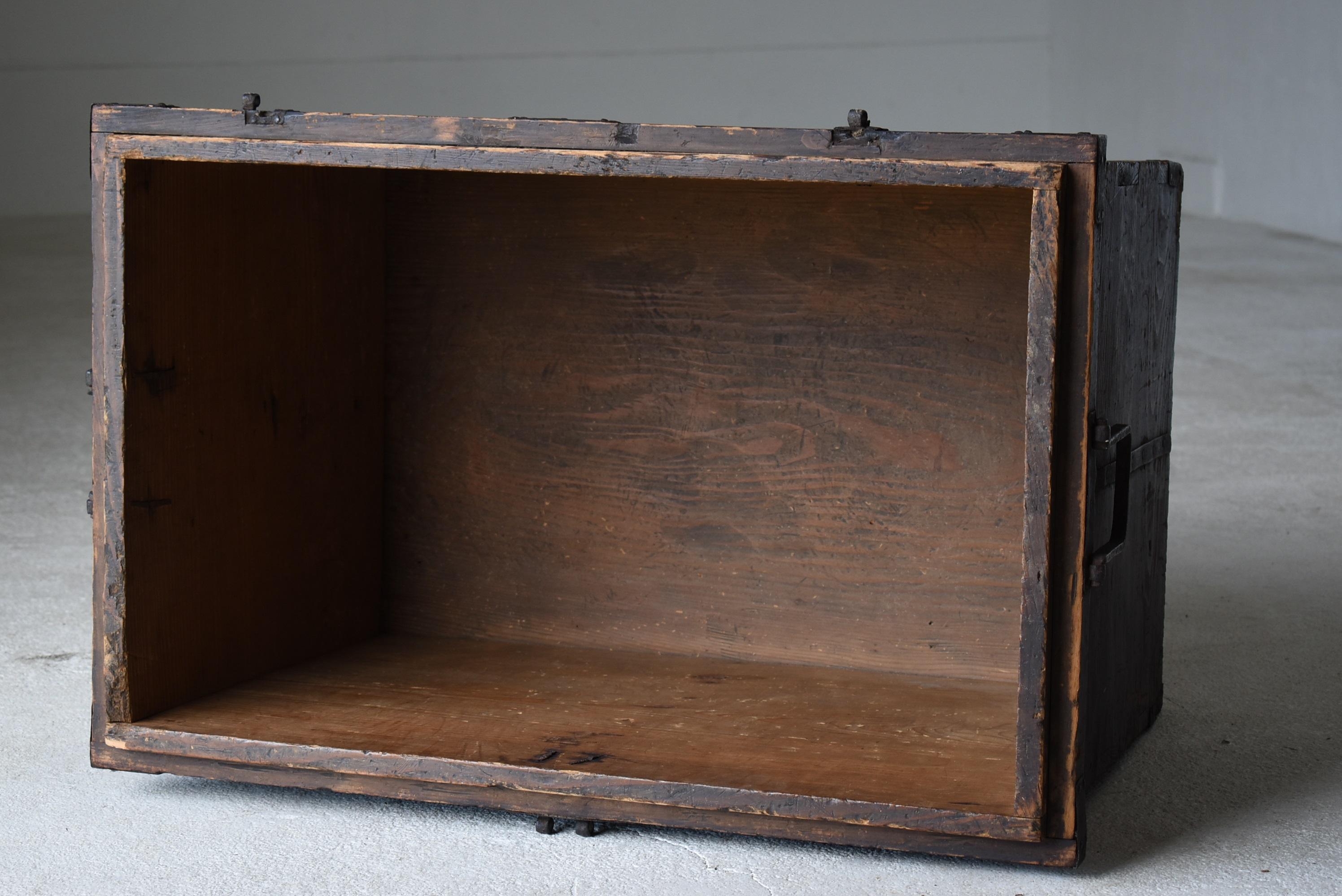 Cedar Japanese Antique Wooden Box 1860s-1900s/Storage Sofa Table Tansu Coffee Table