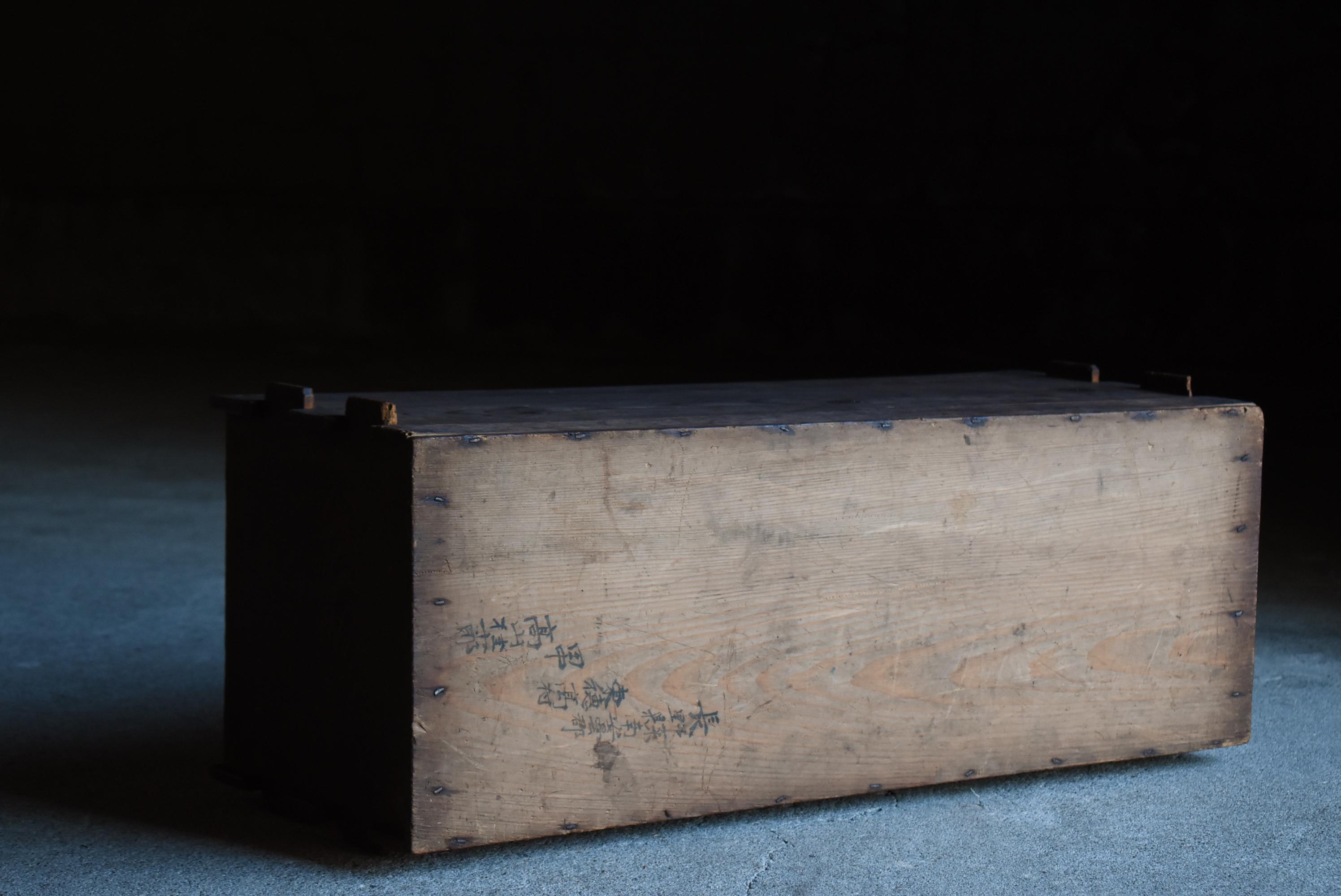 Japanese Antique Wooden Box 1860s-1920s / Sofa Table Storage Box Wabisabi For Sale 7