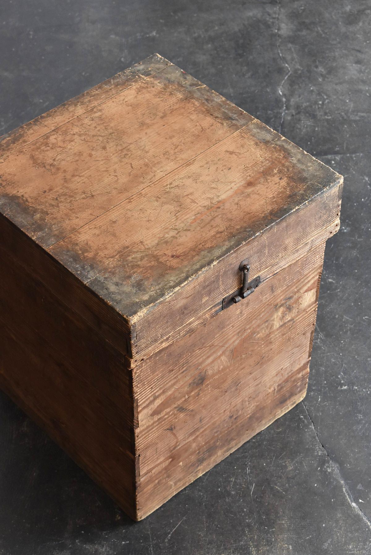 Woodwork Japanese Antique Wooden Box / Backpack Type / Coffee Table / Square Stool