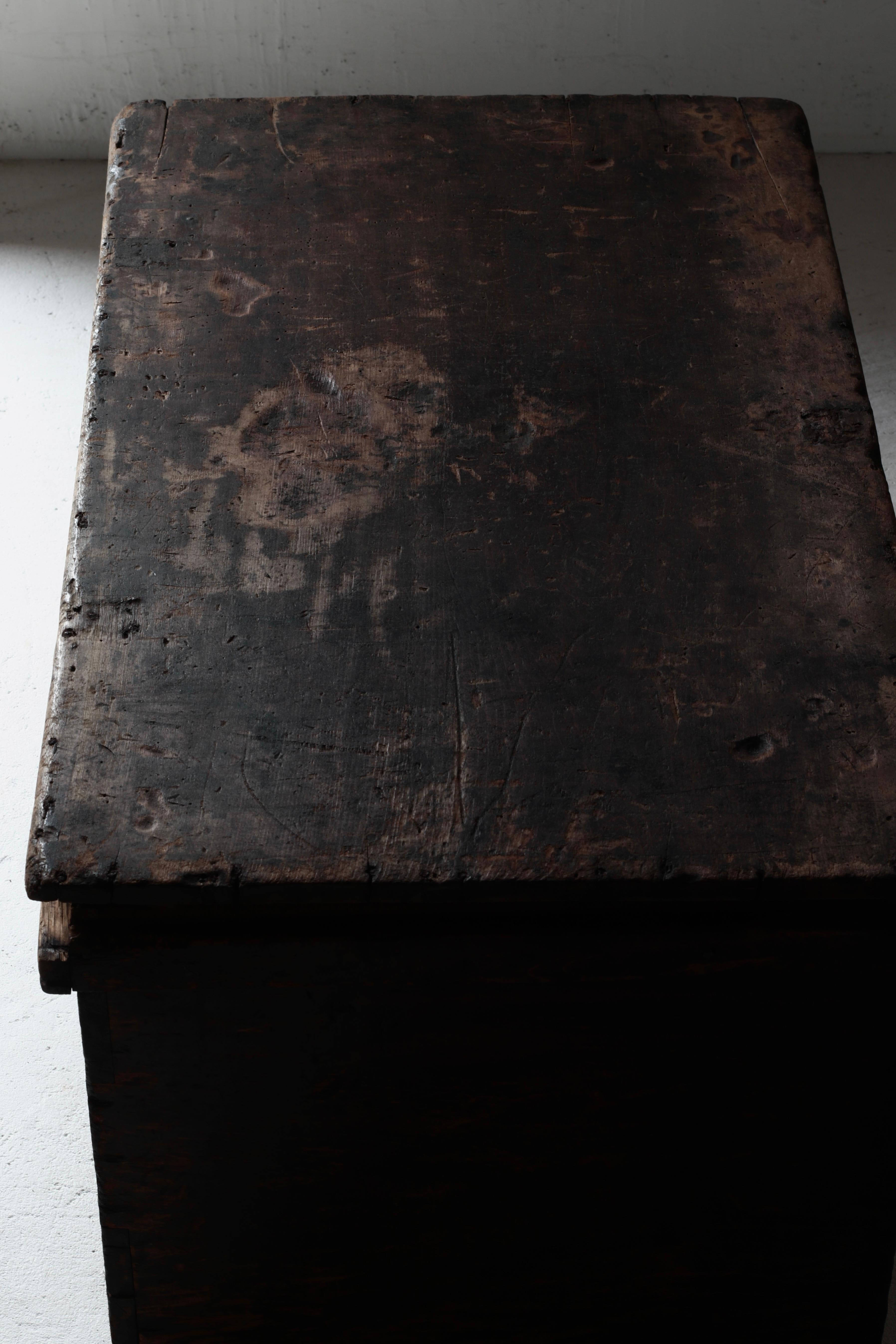 Japanese Antique Wooden Box / Side Table Sofa Table / 1868-1912s Wabi-sabi For Sale 8