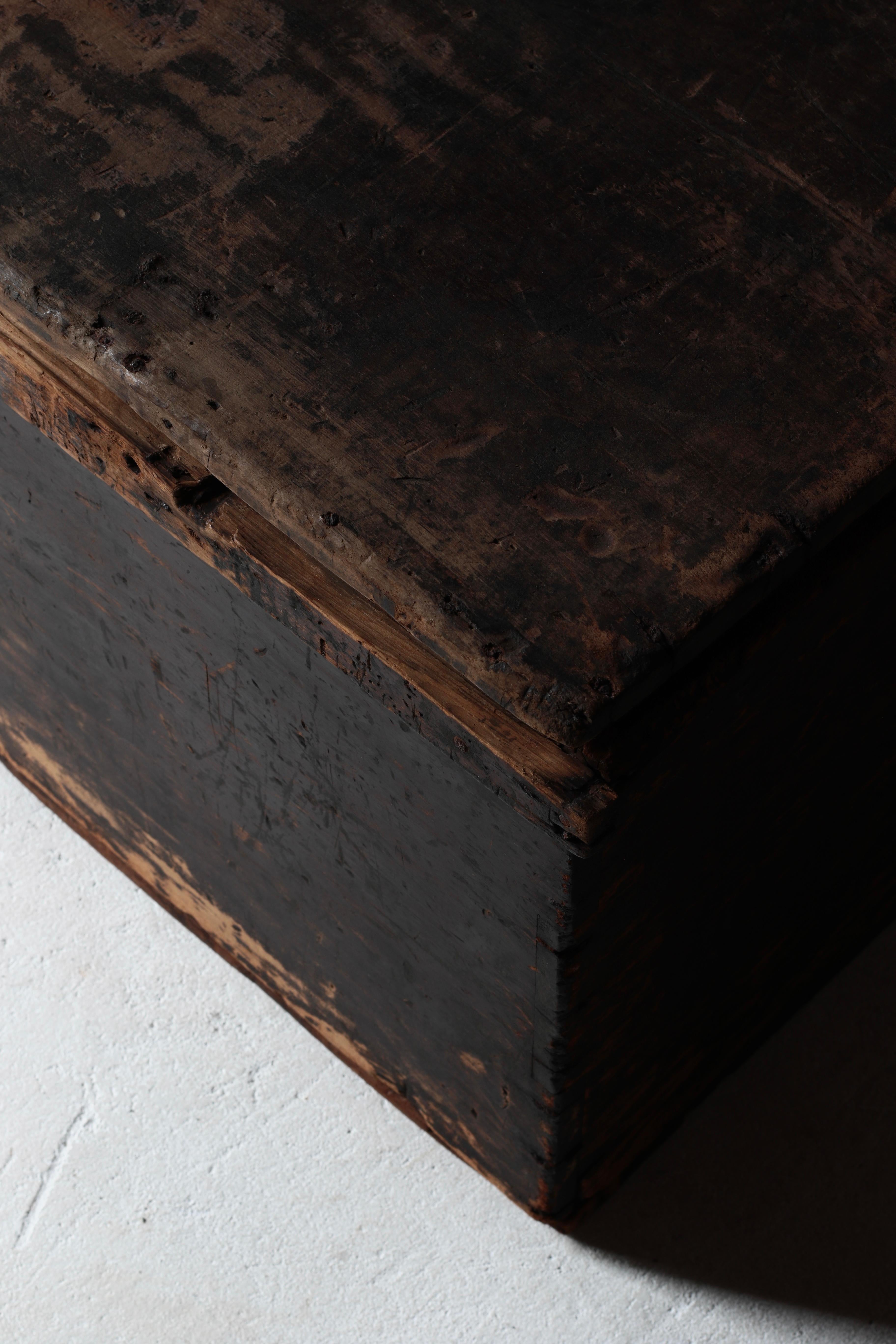Japanese Antique Wooden Box / Side Table Sofa Table / 1868-1912s Wabi-sabi For Sale 9