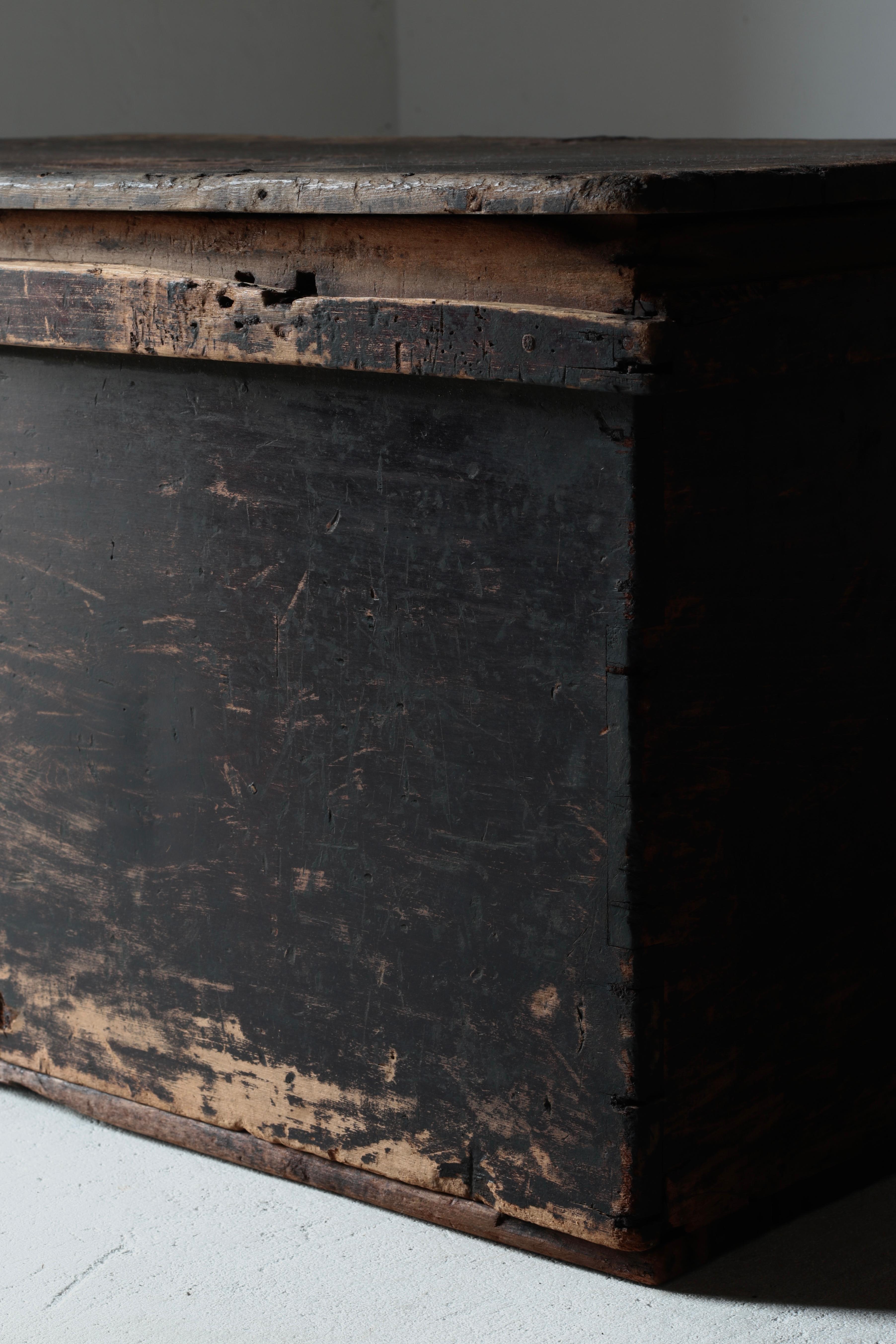 Japanese Antique Wooden Box / Side Table Sofa Table / 1868-1912s Wabi-sabi For Sale 10