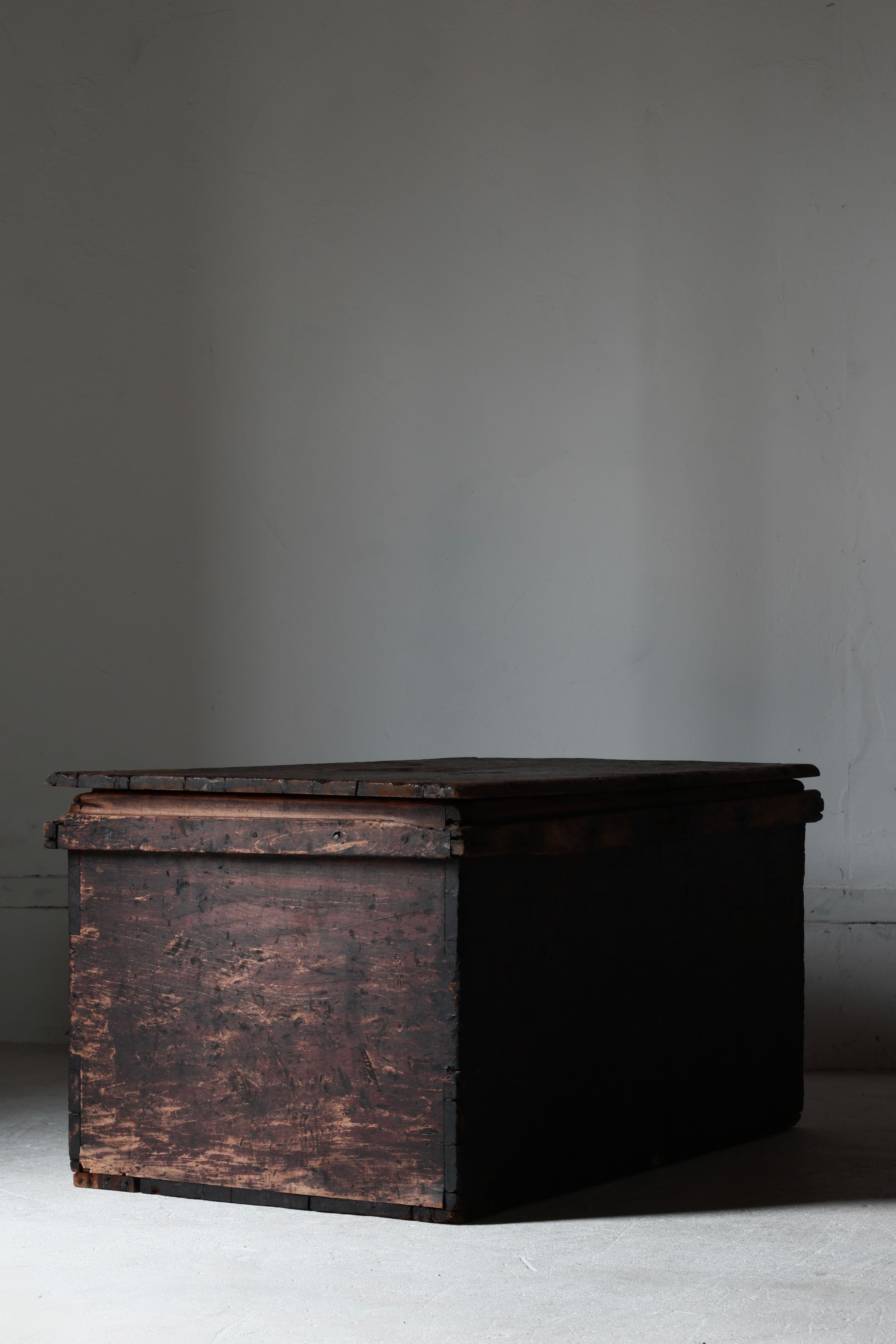 Japanese Antique Wooden Box / Side Table Sofa Table / 1868-1912s Wabi-sabi For Sale 12