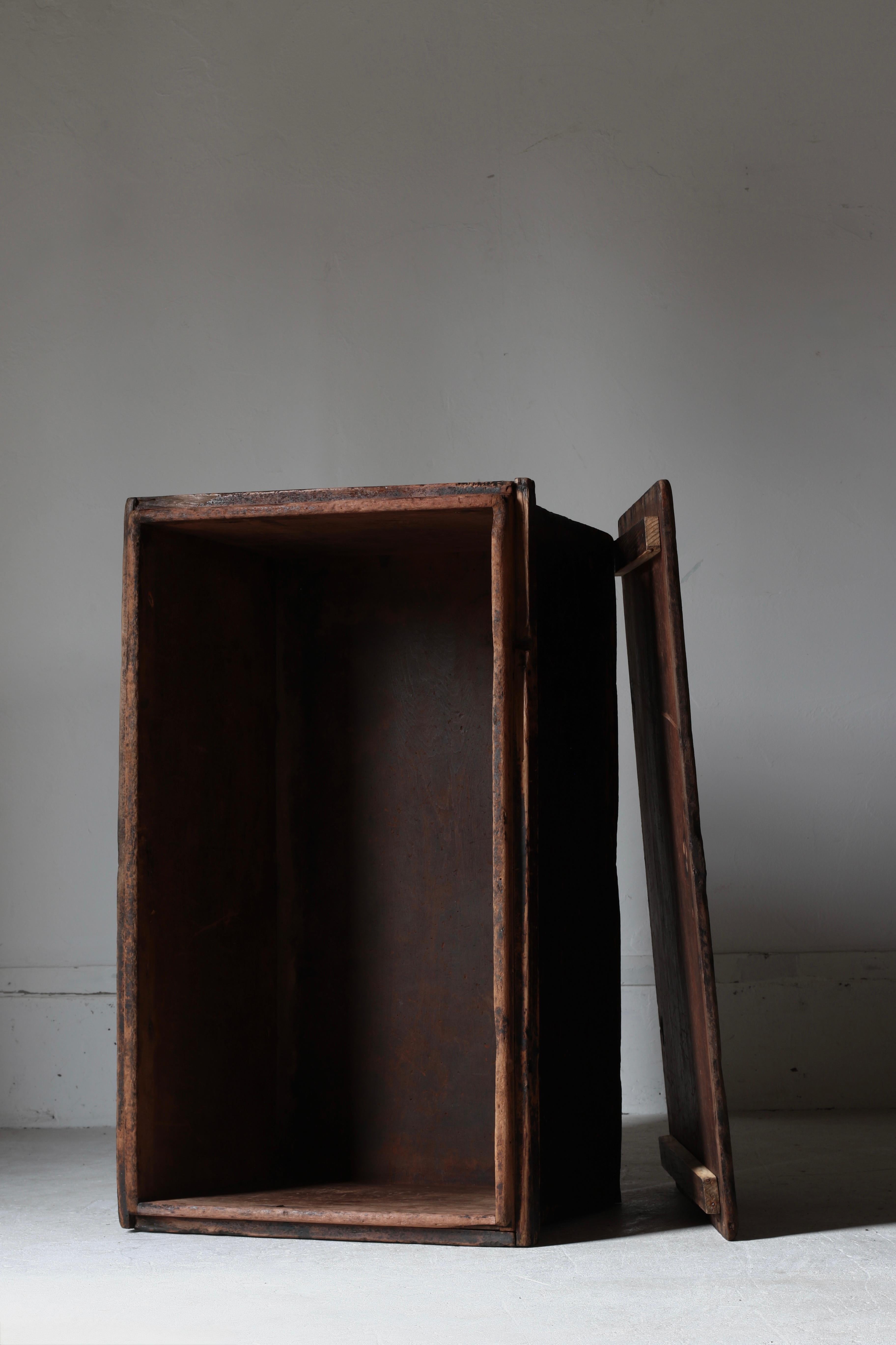 Japanese Antique Wooden Box / Side Table Sofa Table / 1868-1912s Wabi-sabi For Sale 13