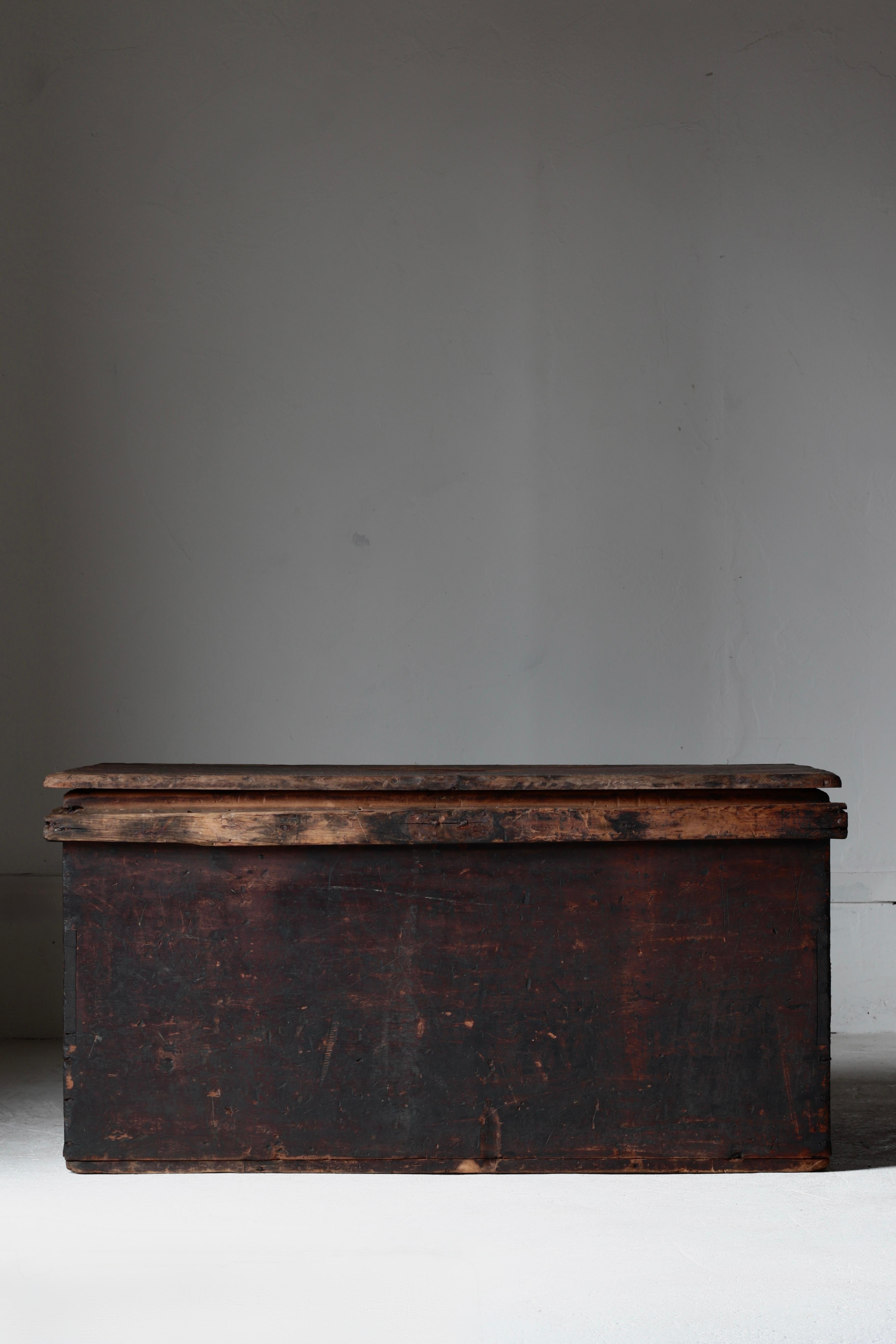 Japanese Antique Wooden Box / Side Table Sofa Table / 1868-1912s Wabi-sabi For Sale 14