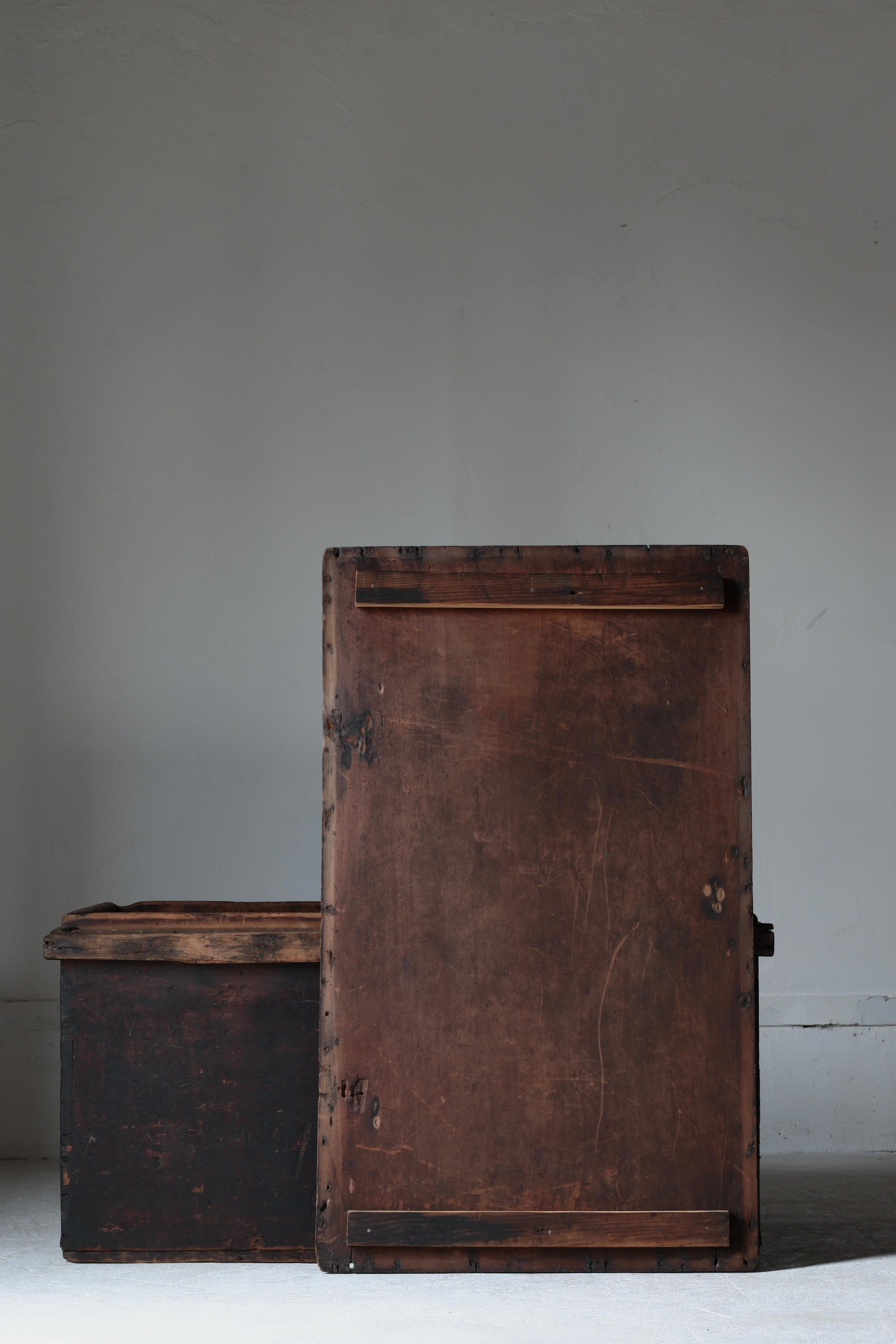Japanese Antique Wooden Box / Side Table Sofa Table / 1868-1912s Wabi-sabi For Sale 2