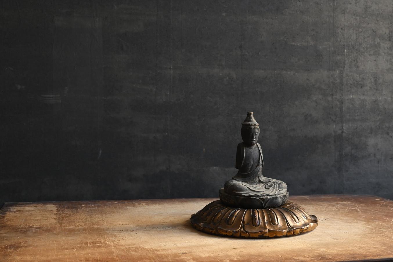 Estatua antigua japonesa de Buda de madera / Periodo Edo / 1600 a 1800 Japonés en venta