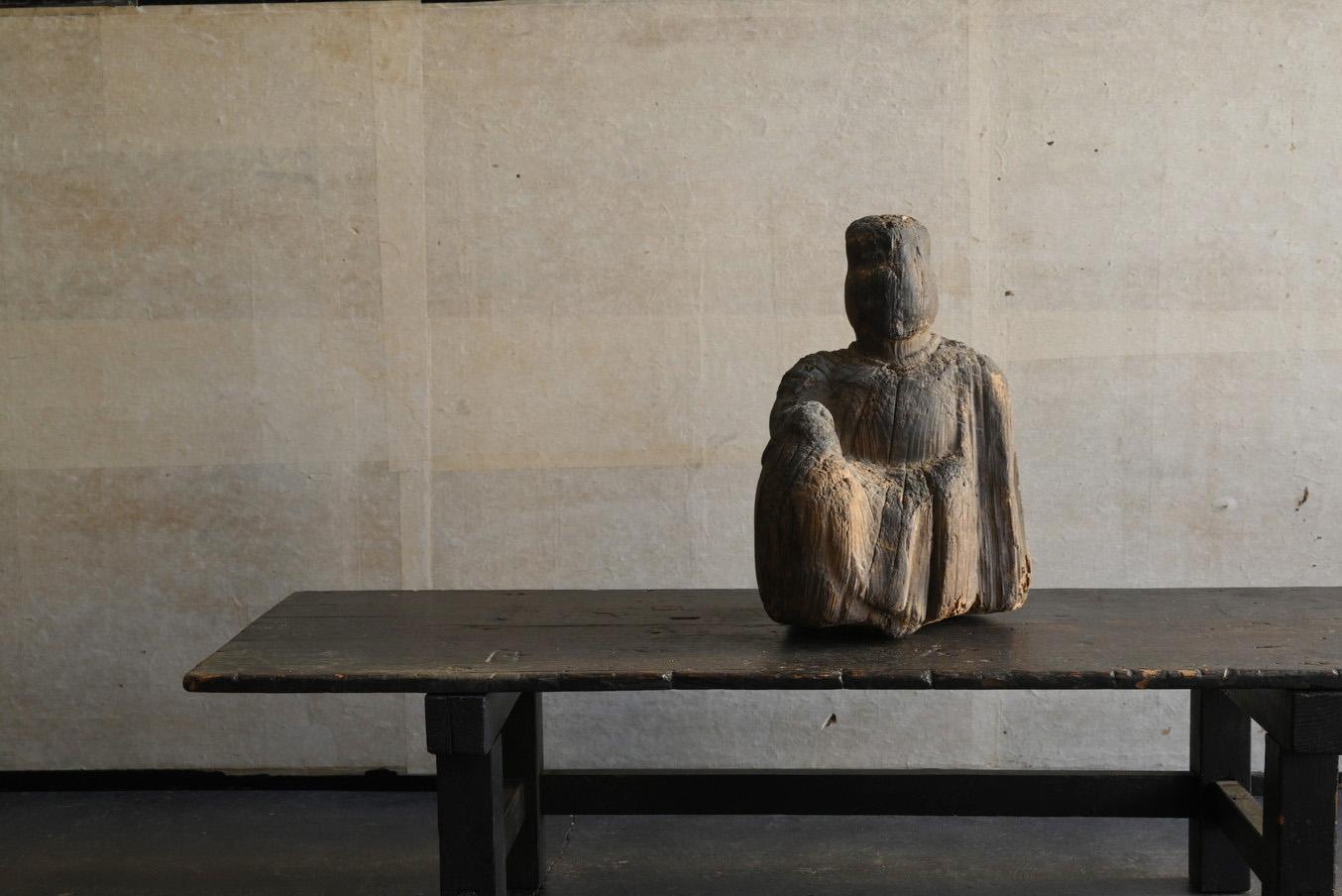 This is a wooden Buddha statue made in the area of northern Japan, probably around Niigata Prefecture.
This Buddhist statue was created around the Edo period (1603 to 1868).
Takahisa is a ``Ju-ou'' statue.
