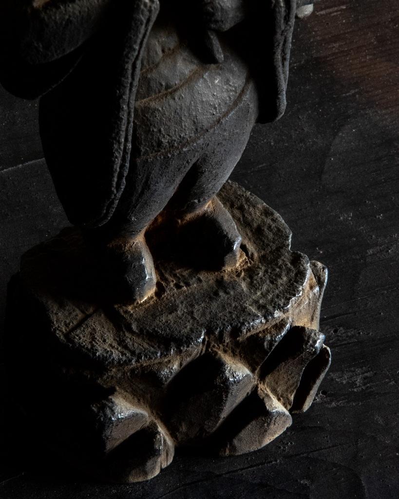 Figure bouddhiste japonaise ancienne en bois, période Edo '1603-1868' en vente 4