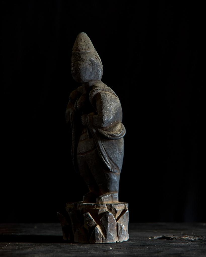 Figure bouddhiste japonaise ancienne en bois, période Edo '1603-1868' en vente 11
