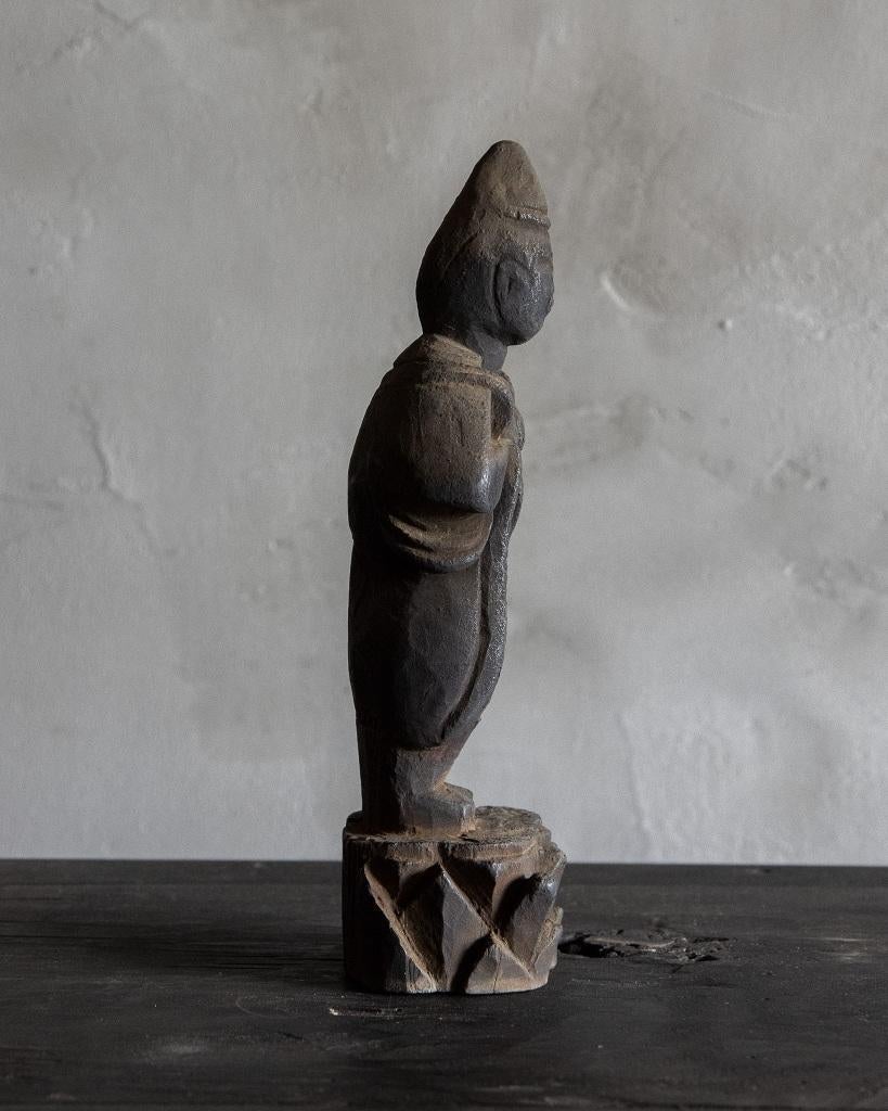 17ème siècle Figure bouddhiste japonaise ancienne en bois, période Edo '1603-1868' en vente