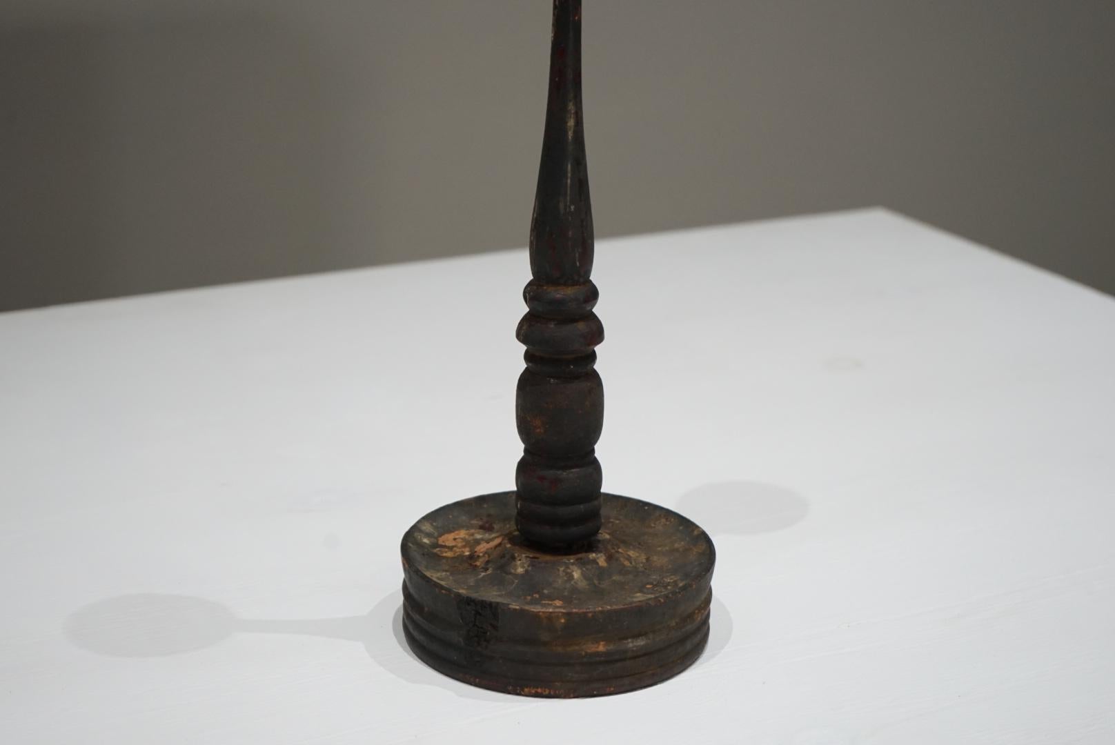 Japanese Antique Wooden Candle Stand, Late 1800s, Wabi-Sabi im Zustand „Relativ gut“ im Angebot in Chiba, Chiba