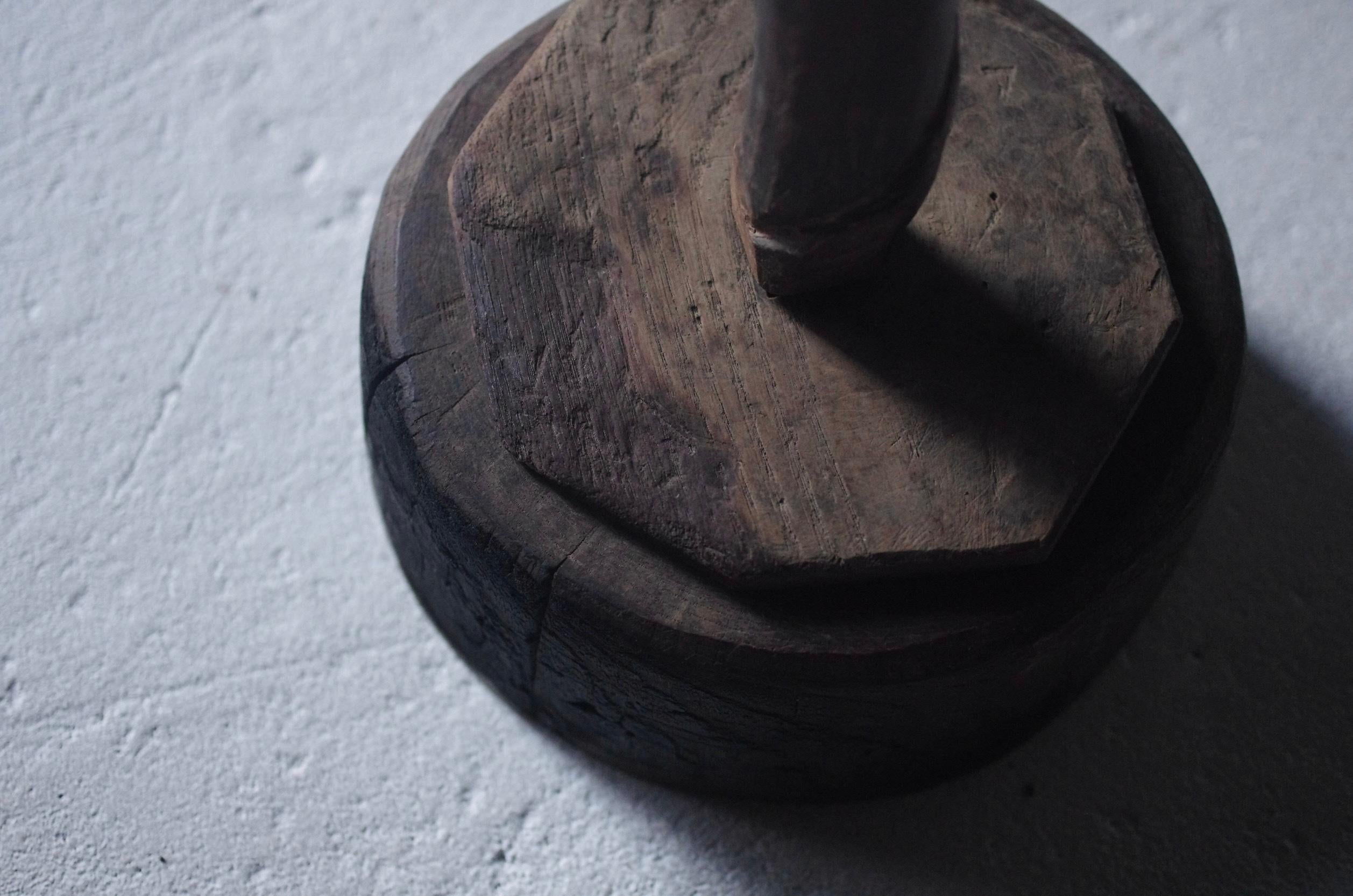Palo de madera japonés antiguo para velas / Objeto de arte popular / 1868-1912s / WabiSabi Japonés en venta