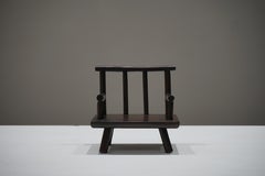 Japanischer antiker Holzstuhl Objekt, Japandi Wabi-Sabi