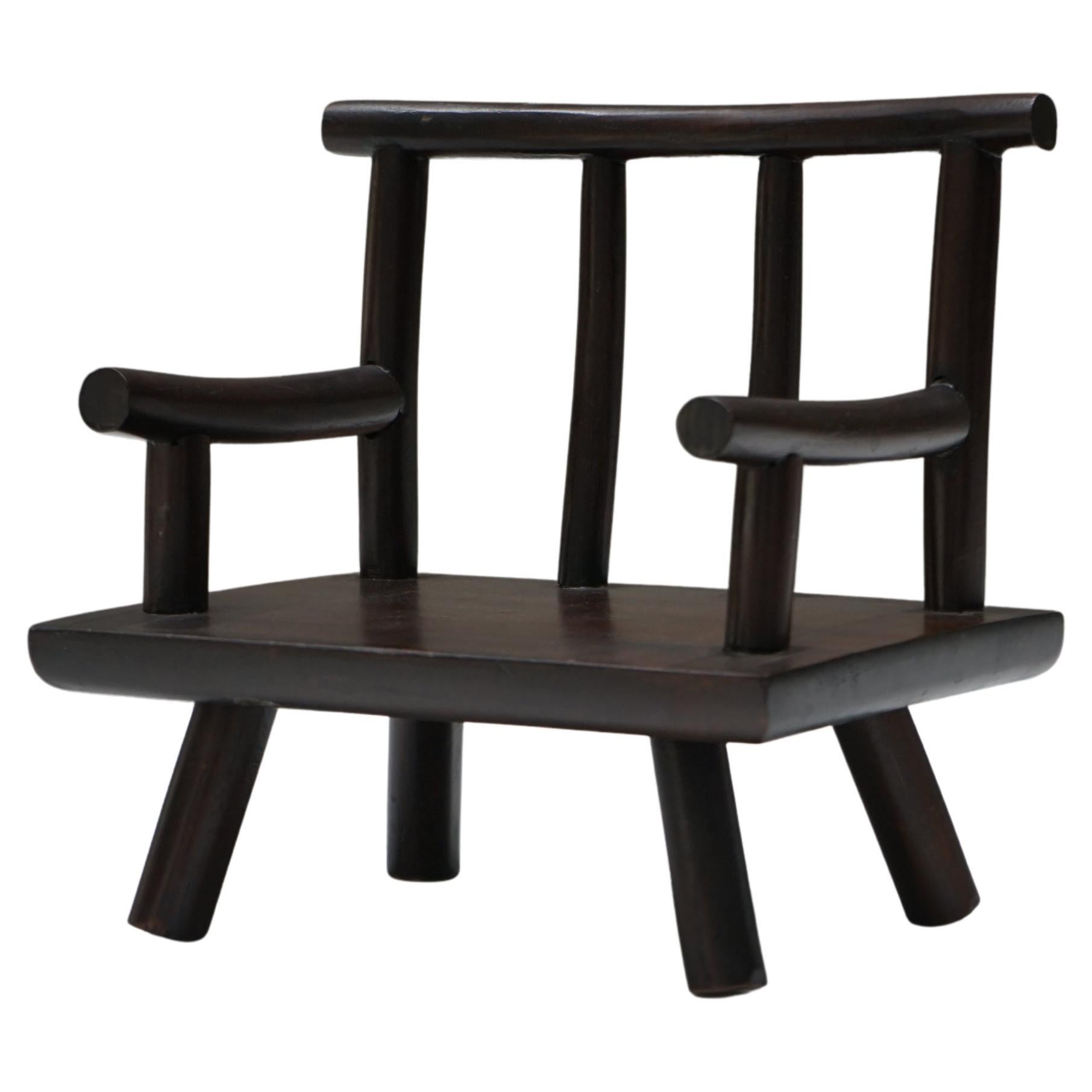 Japanischer antiker Holzstuhl Objekt, Japandi Wabi-Sabi
