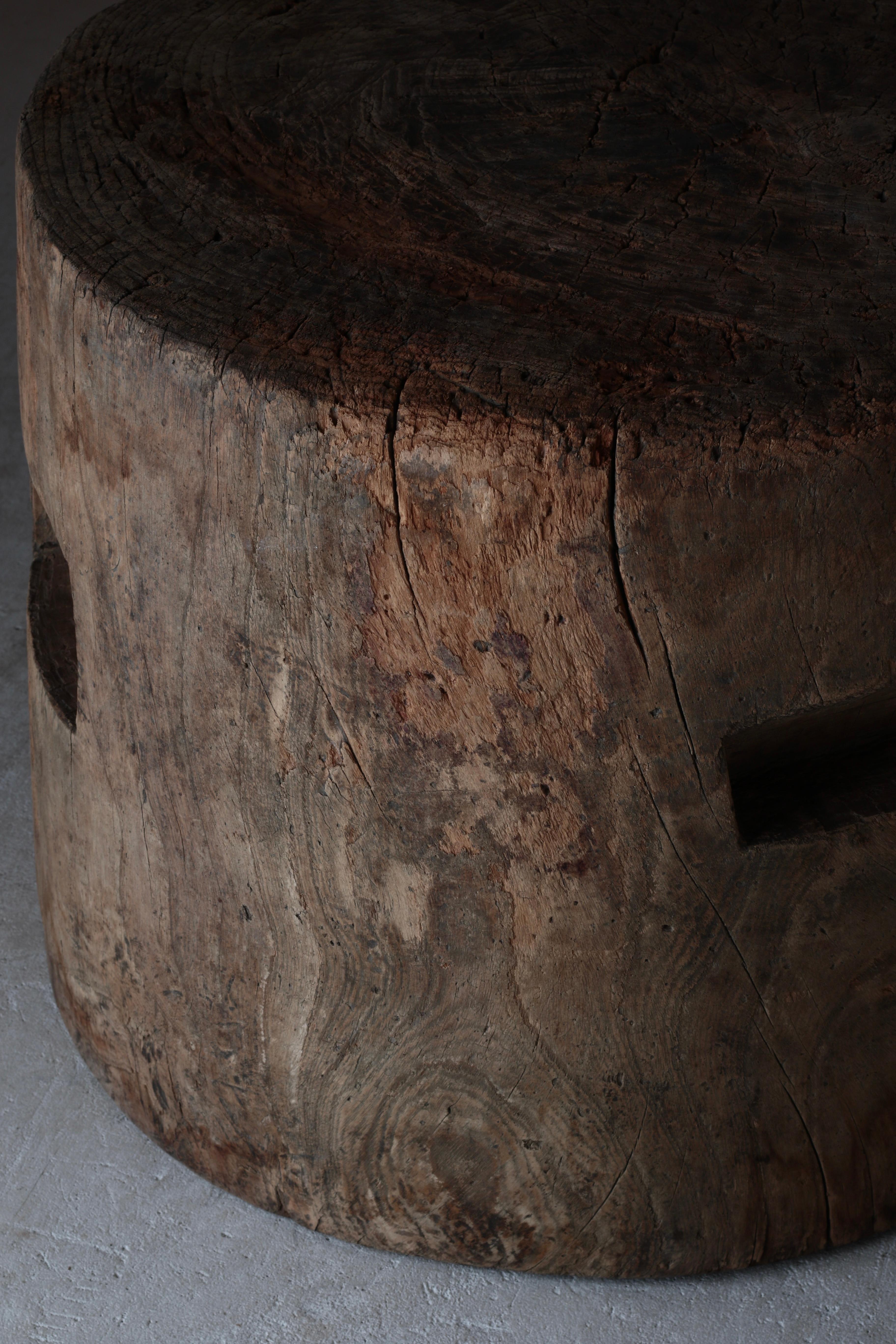 Table basse/ table d'appoint japonaise en bois ancien/ 1868-1912s Wabi-sabi Primitive en vente 9