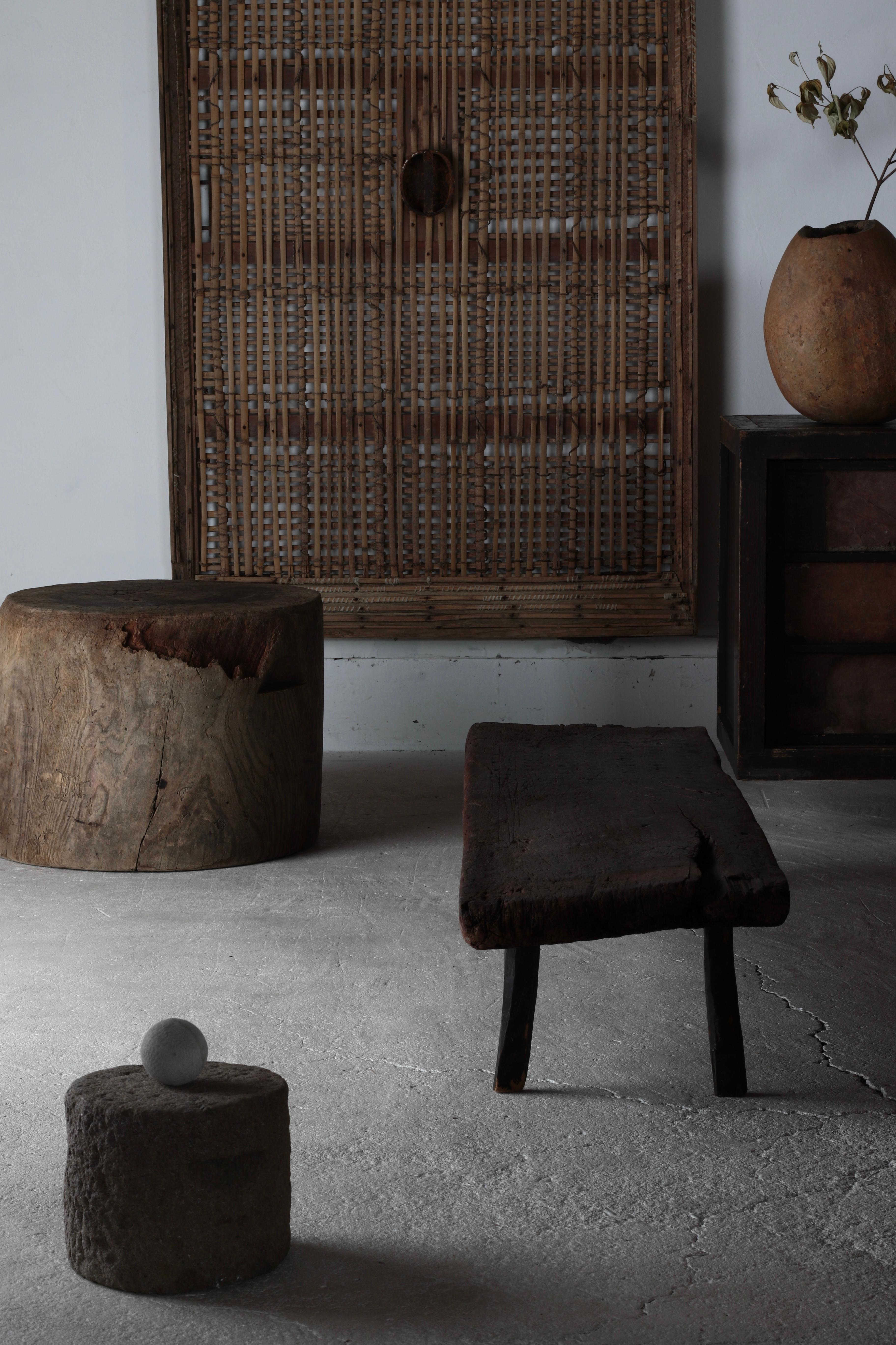 Japanese Antique Wooden Coffee Table/ Side Table/ 1868-1912s Wabi-sabi Primitive en vente 10