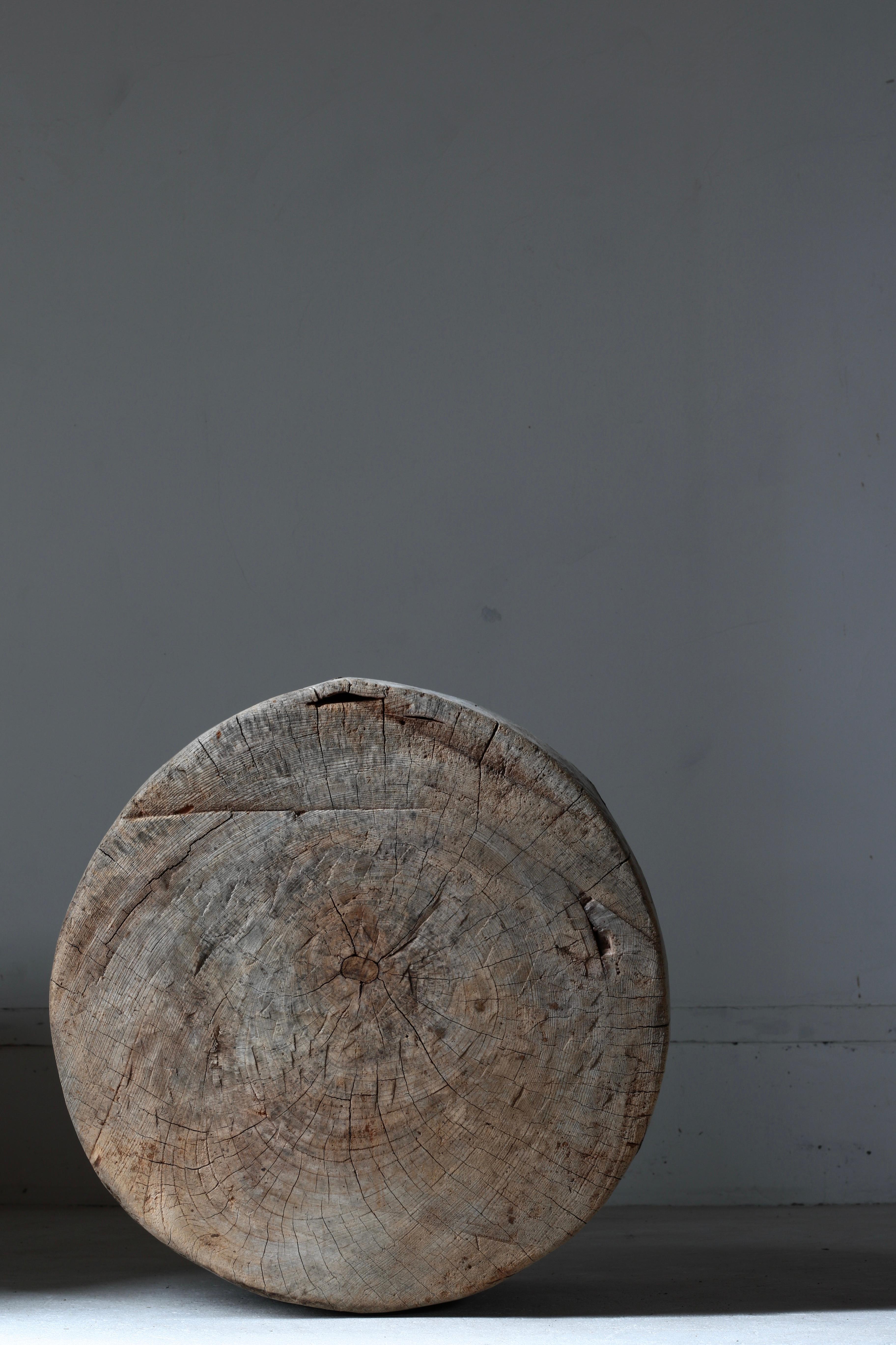 Antiker japanischer antiker Holz-Couchtisch / Beistelltisch/Beistelltisch/ 1868-1912er Jahre Wabi-sabi Primitiv im Angebot 8