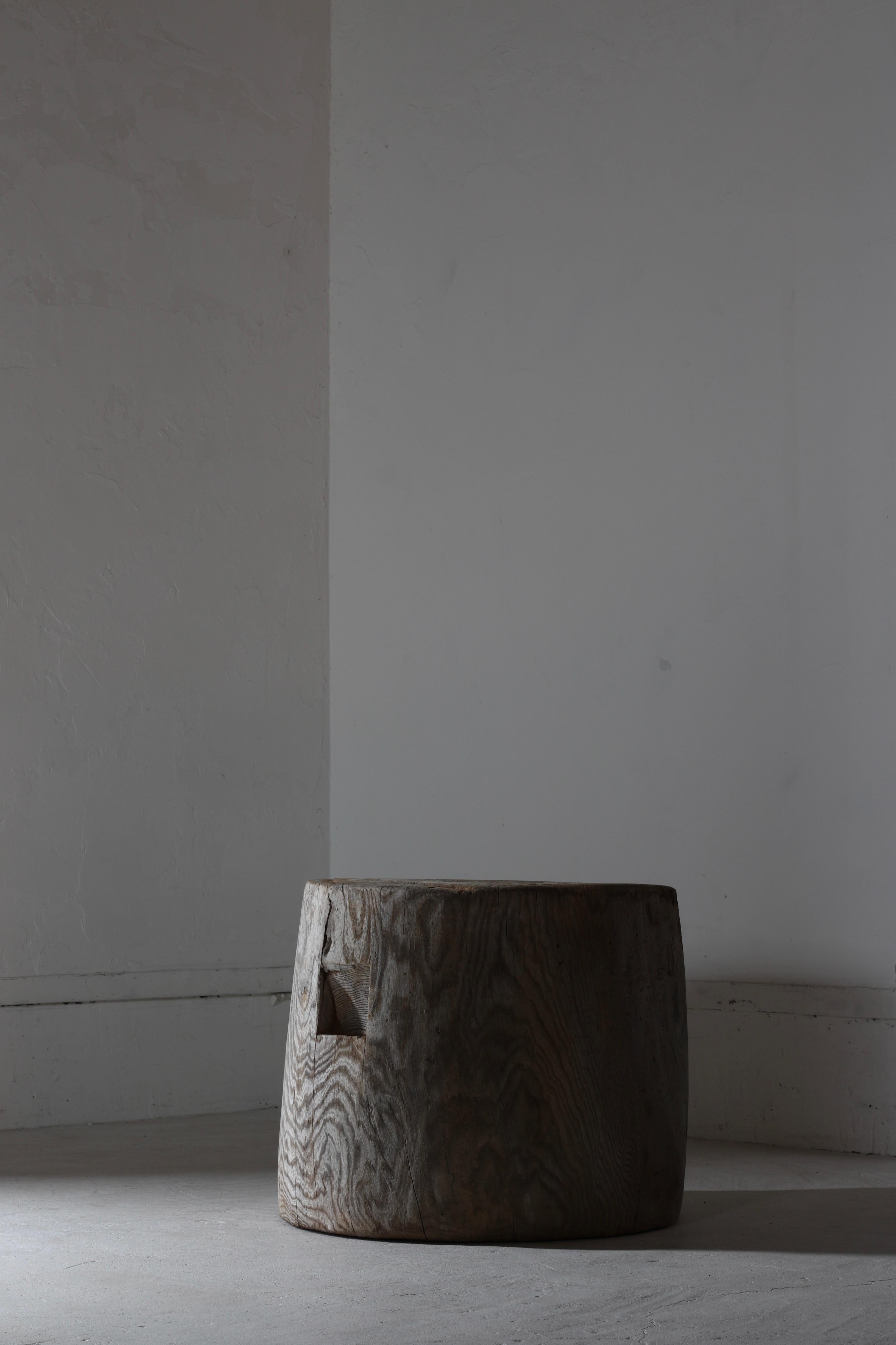 Antiker japanischer antiker Holz-Couchtisch / Beistelltisch/Beistelltisch/ 1868-1912er Jahre Wabi-sabi Primitiv (Hartholz) im Angebot