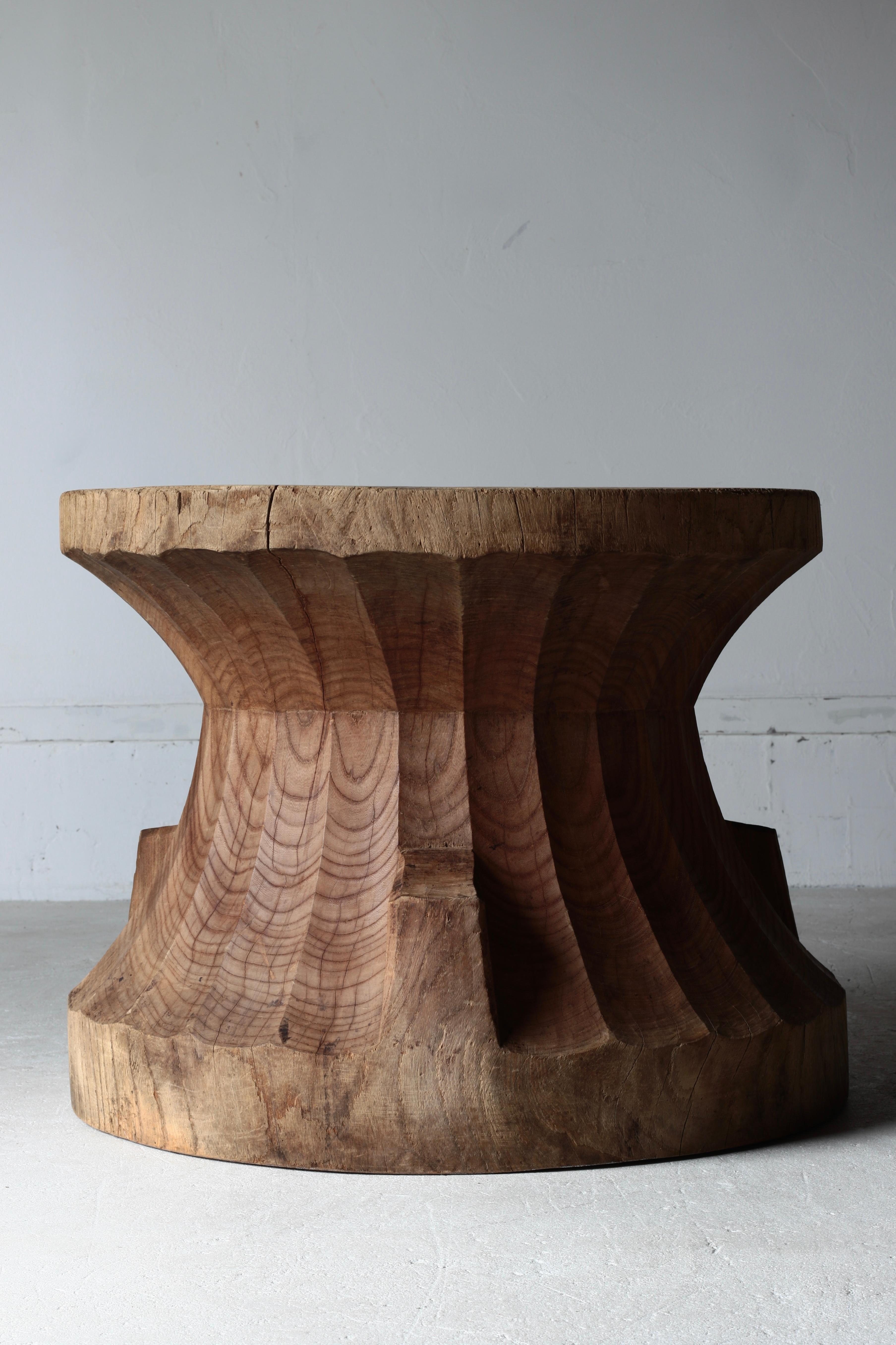 Bois Table basse japonaise ancienne / Table d'appoint / Wabi-sabi Primitive en vente