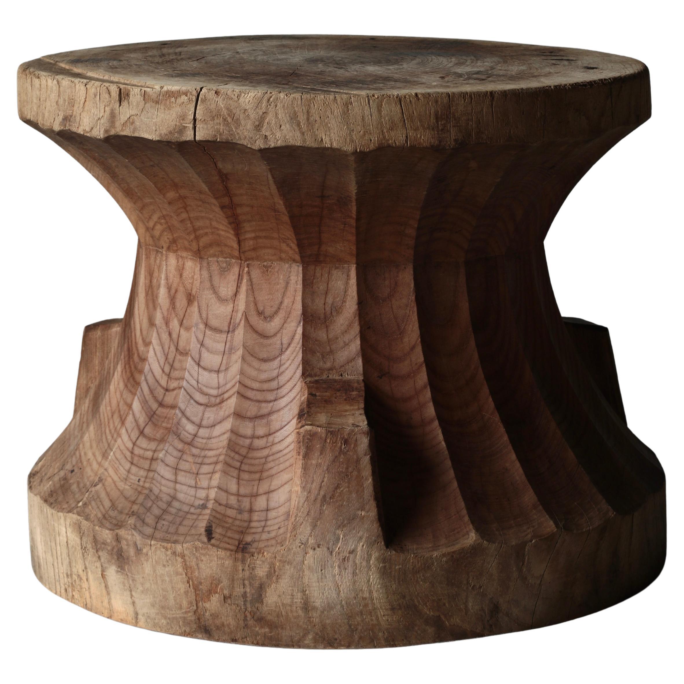 Antiker japanischer antiker Holz-Couchtisch / Beistelltisch / Wabi-sabi Primitiv