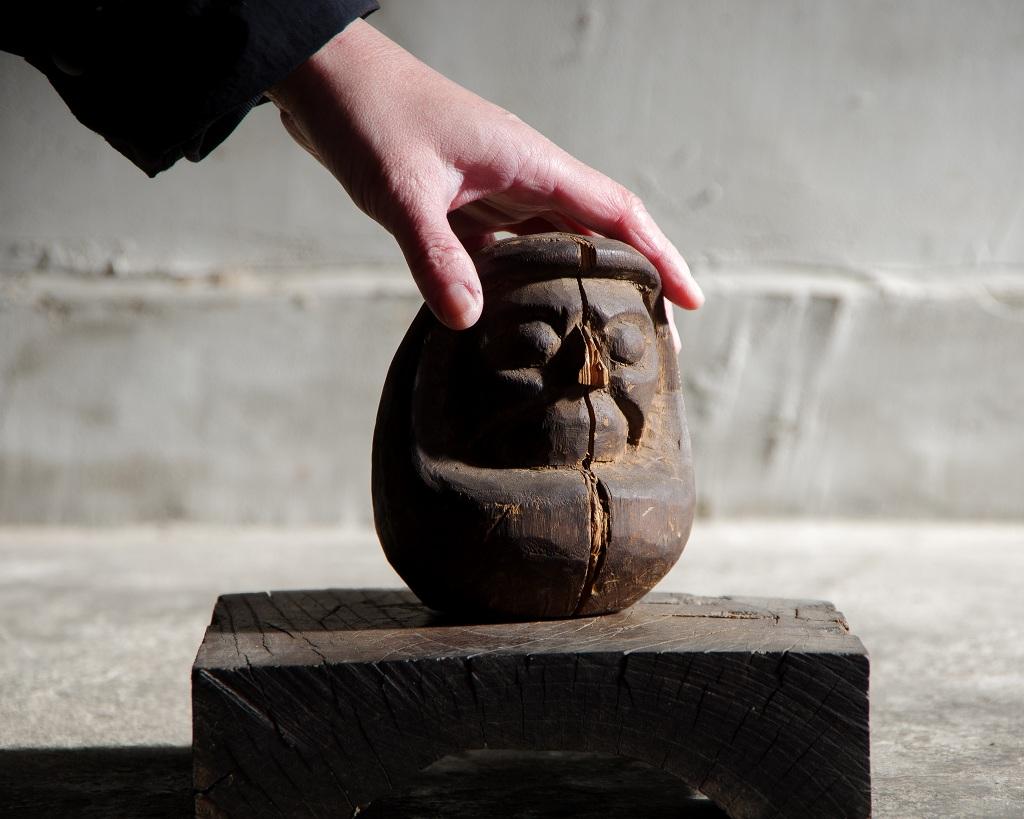 Daruma Japonés Antiguo de Madera, Finales de la Era Edo '1603-1868', Wabi Sabi en venta 8