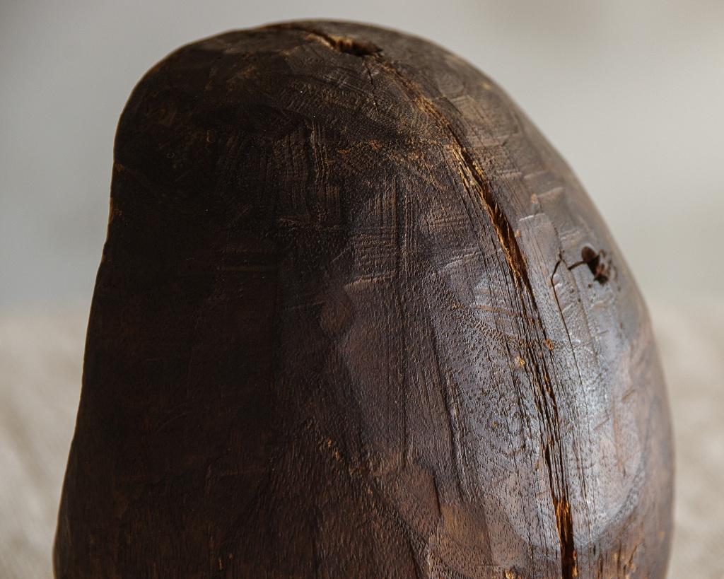 Daruma Japonés Antiguo de Madera, Finales de la Era Edo '1603-1868', Wabi Sabi siglo XIX en venta