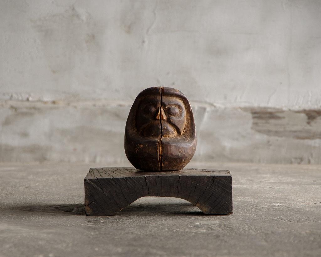 Daruma Japonés Antiguo de Madera, Finales de la Era Edo '1603-1868', Wabi Sabi en venta 4