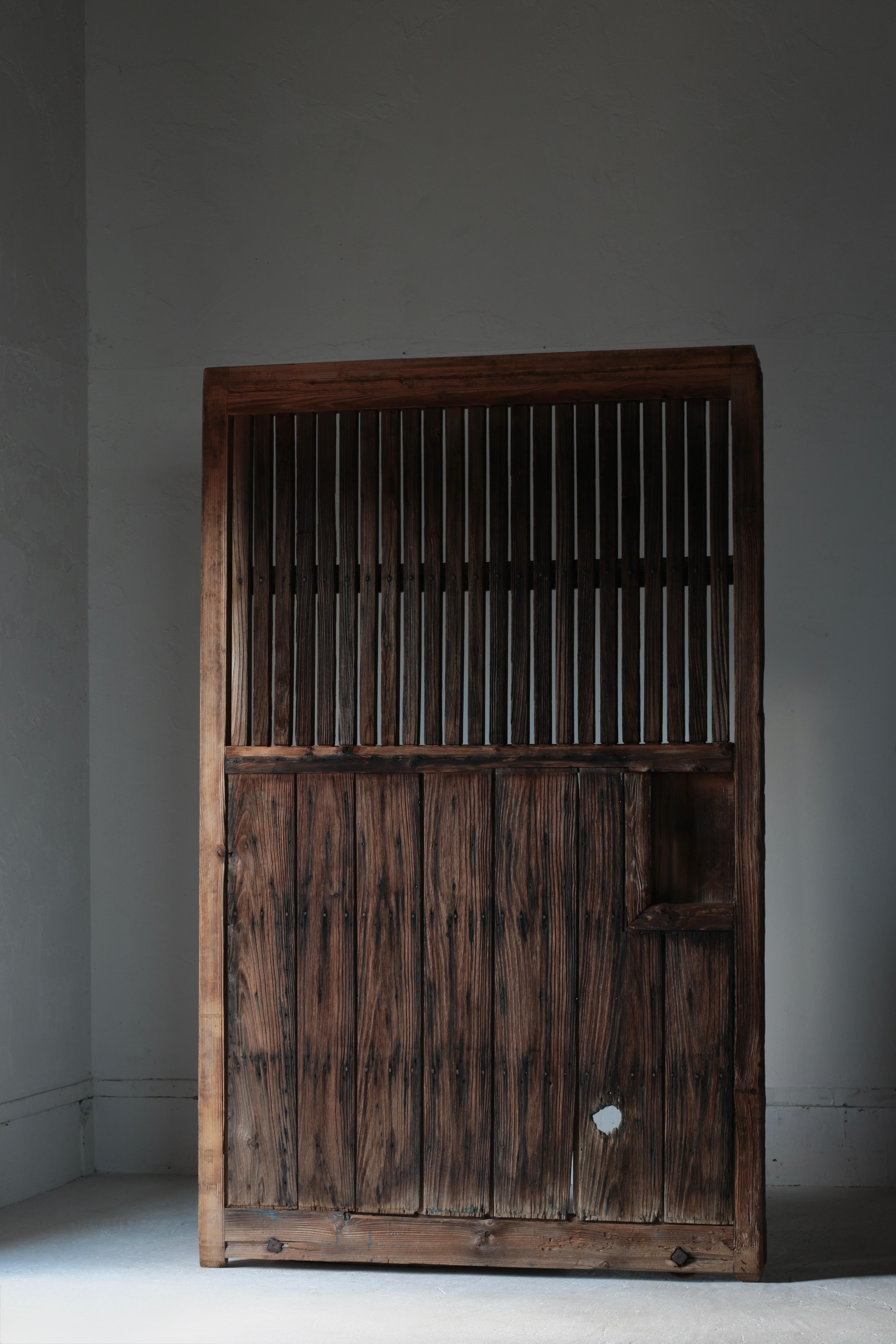 XIXe siècle Porte japonaise ancienne en bois / Décoration intérieure / 1868-1912s / Wabi-Sabi en vente