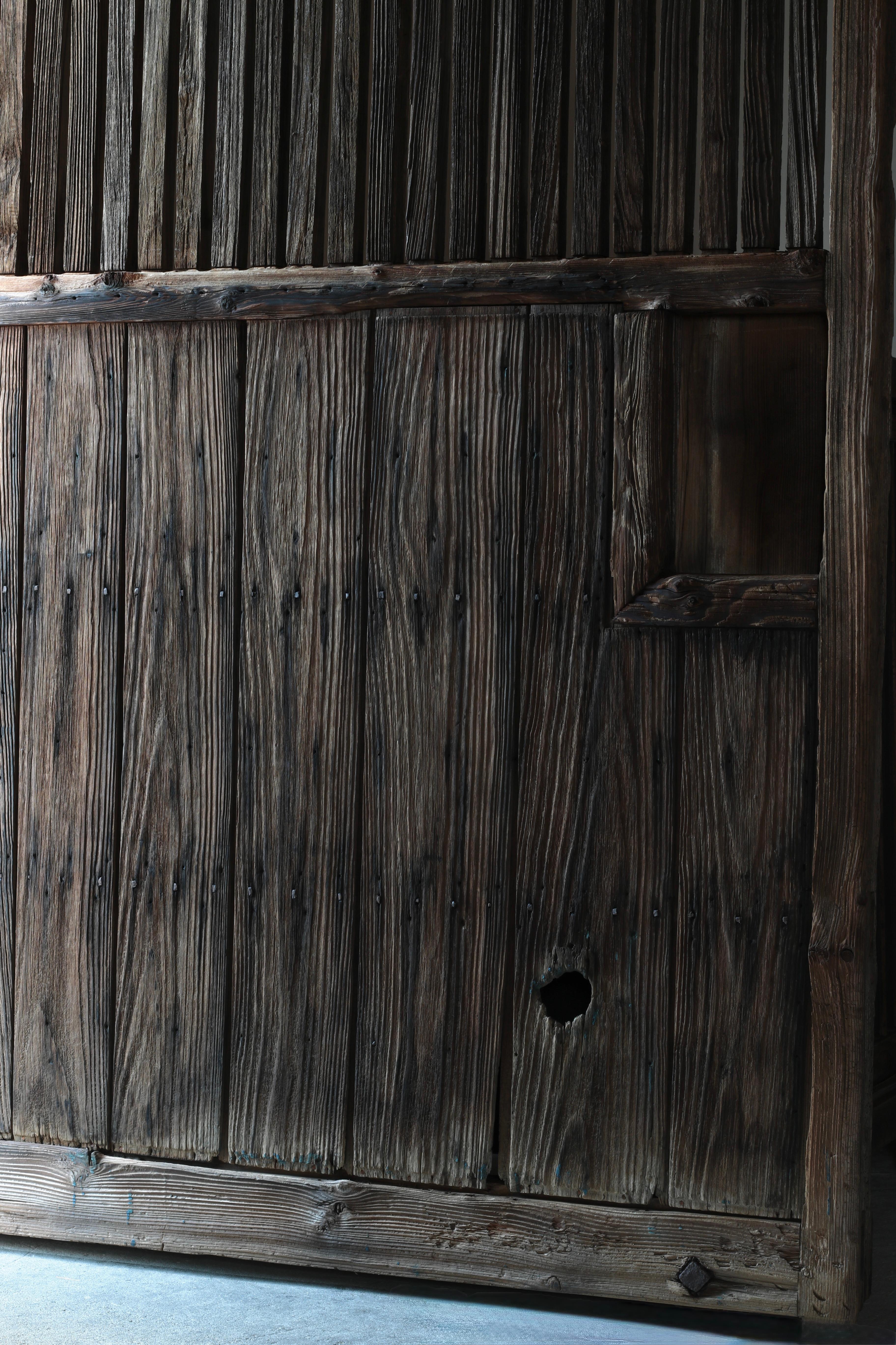 Cèdre Porte japonaise ancienne en bois / Décoration intérieure / 1868-1912s / Wabi-Sabi en vente