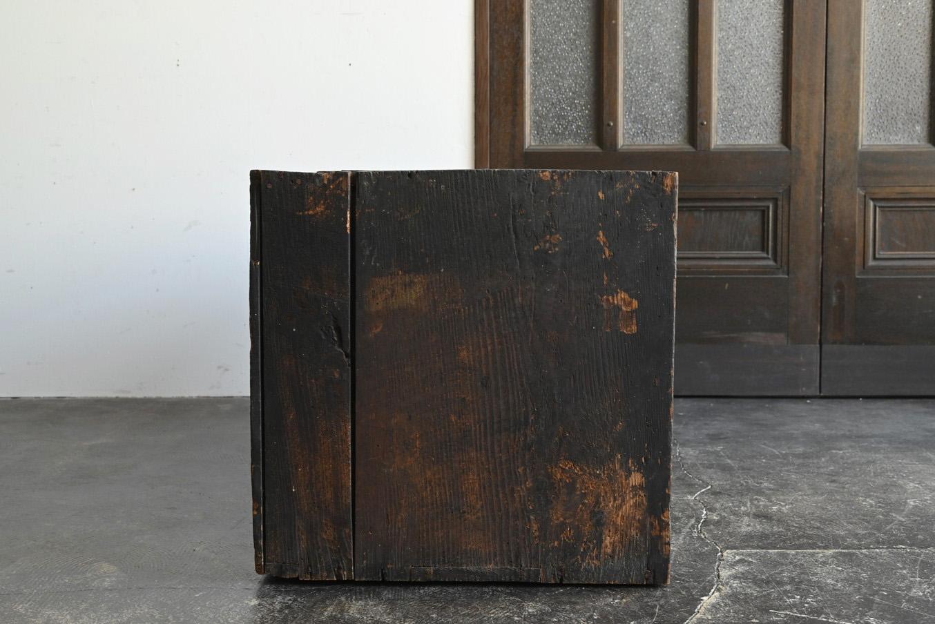 Japanese antique wooden drawer/1788/Edo period/Wabi-Sabi furniture For Sale 1