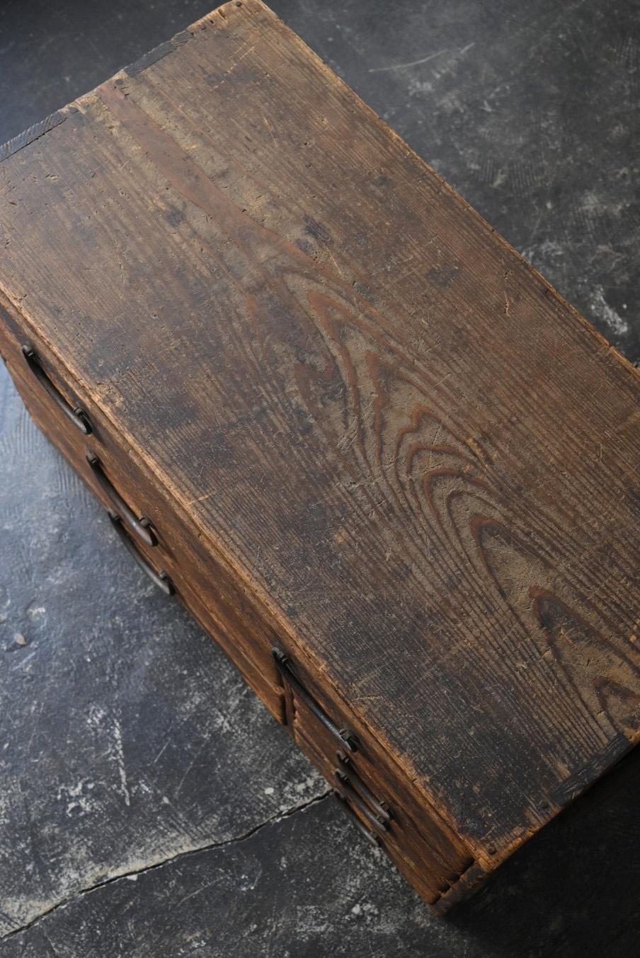 Cassettiera antica giapponese in legno/1868-1920/scomparsa di gusto in vendita 5