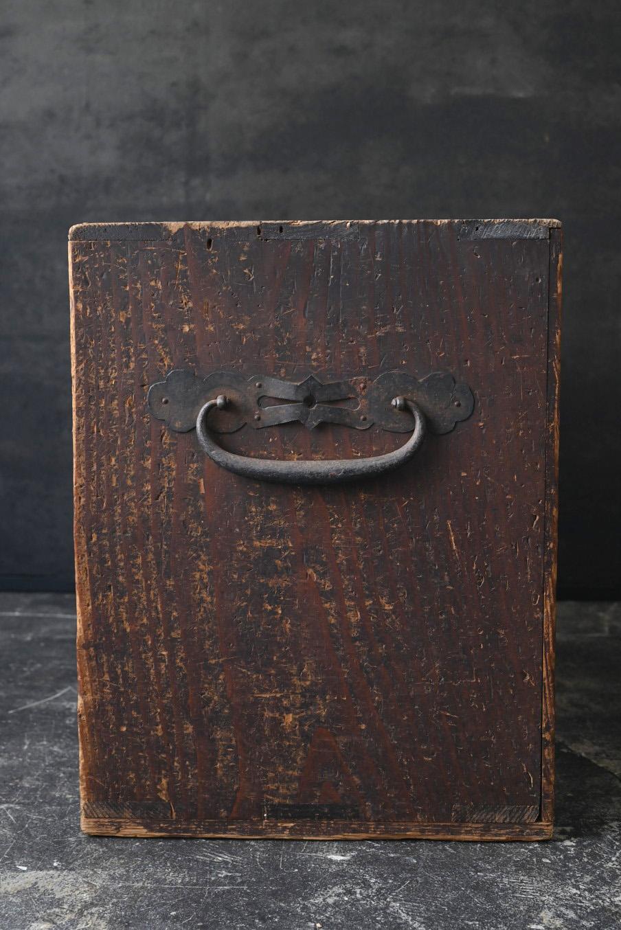 Cassettiera antica giapponese in legno/1868-1920/scomparsa di gusto in vendita 8