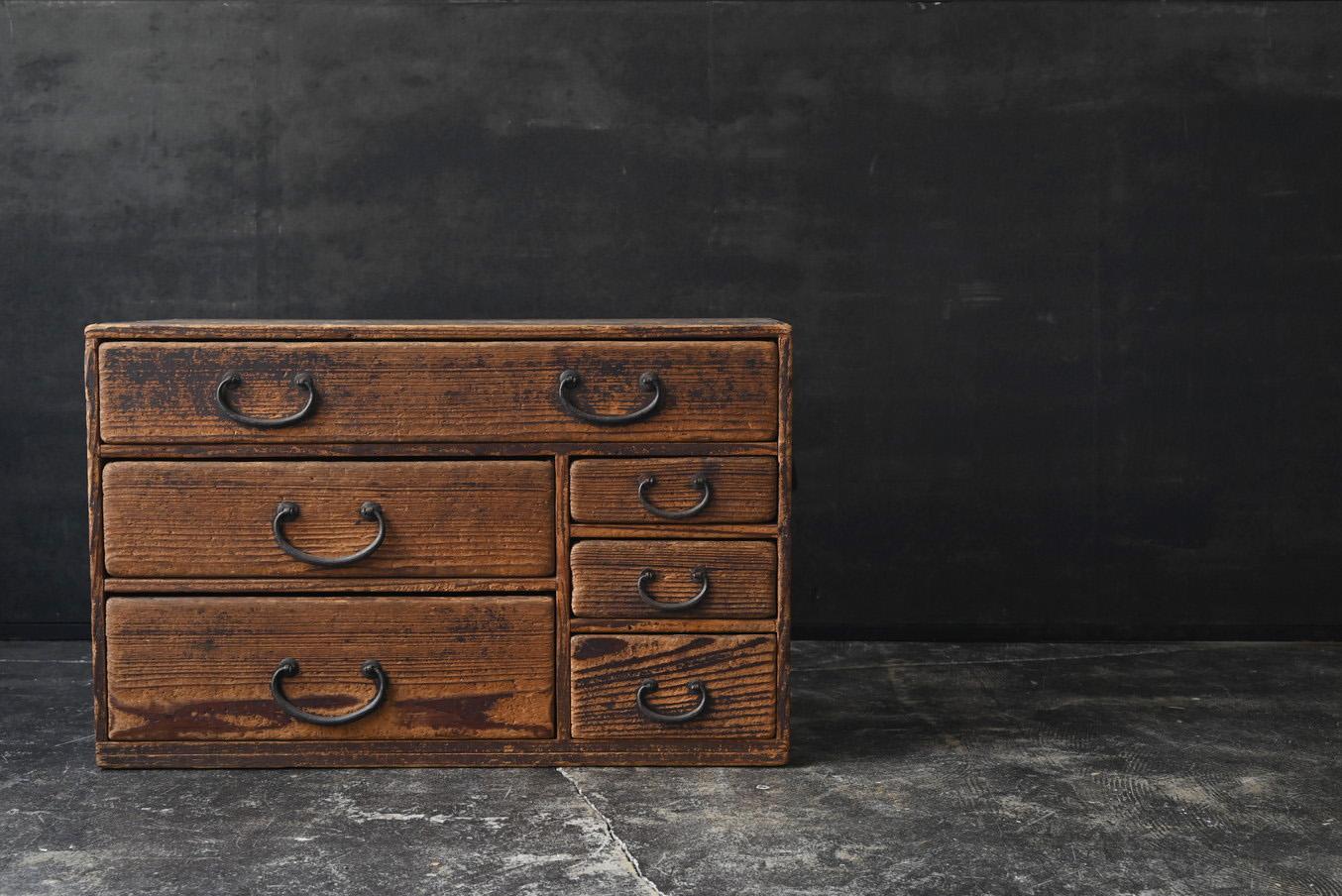 Falegnameria Cassettiera antica giapponese in legno/1868-1920/scomparsa di gusto in vendita