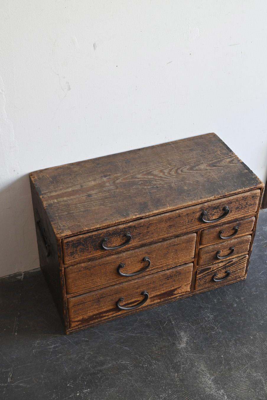 XIX secolo Cassettiera antica giapponese in legno/1868-1920/scomparsa di gusto in vendita