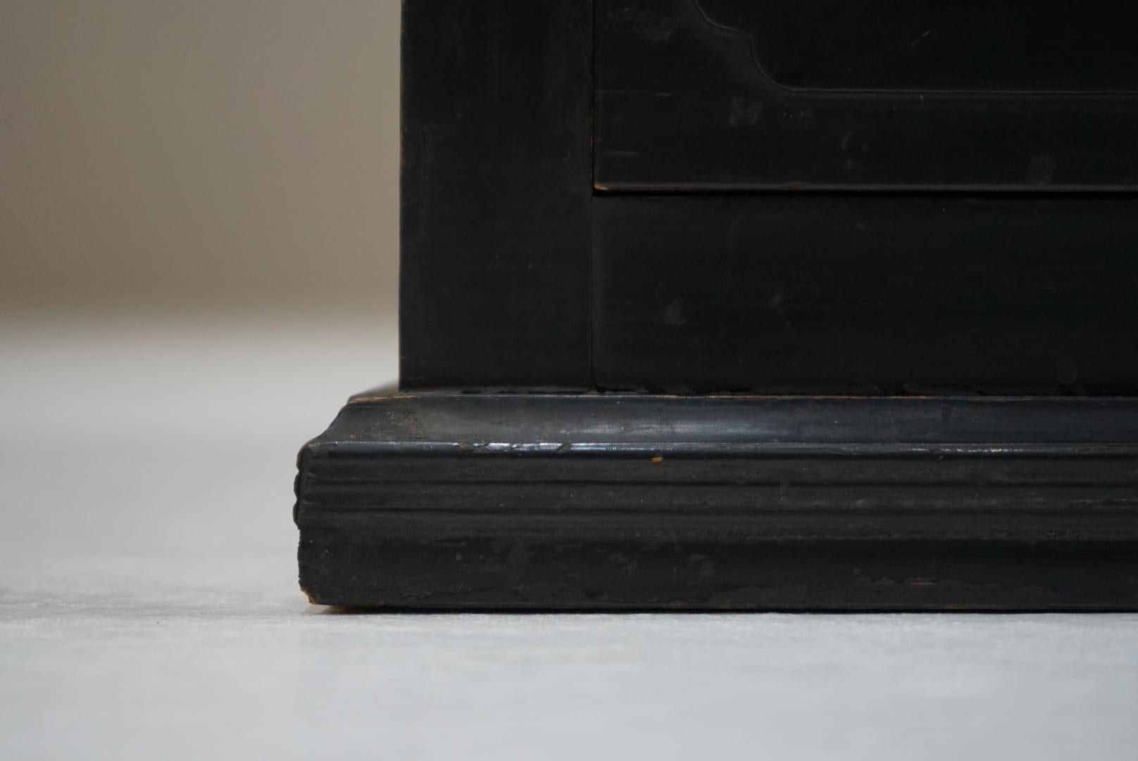 Japanese Antique Wooden Glass Cabinet, 1930s–1950s, Japandi Wabi-Sabi en vente 6