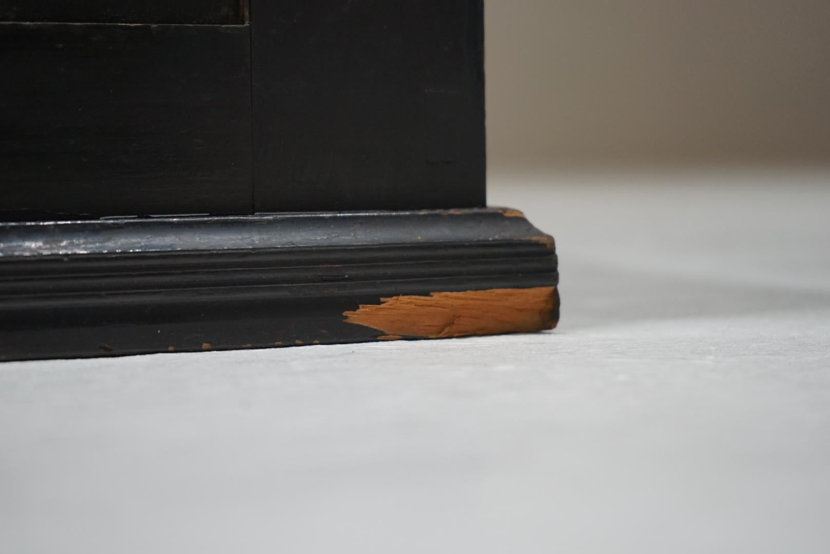 Japanese Antique Wooden Glass Cabinet, 1930s–1950s, Japandi Wabi-Sabi en vente 9