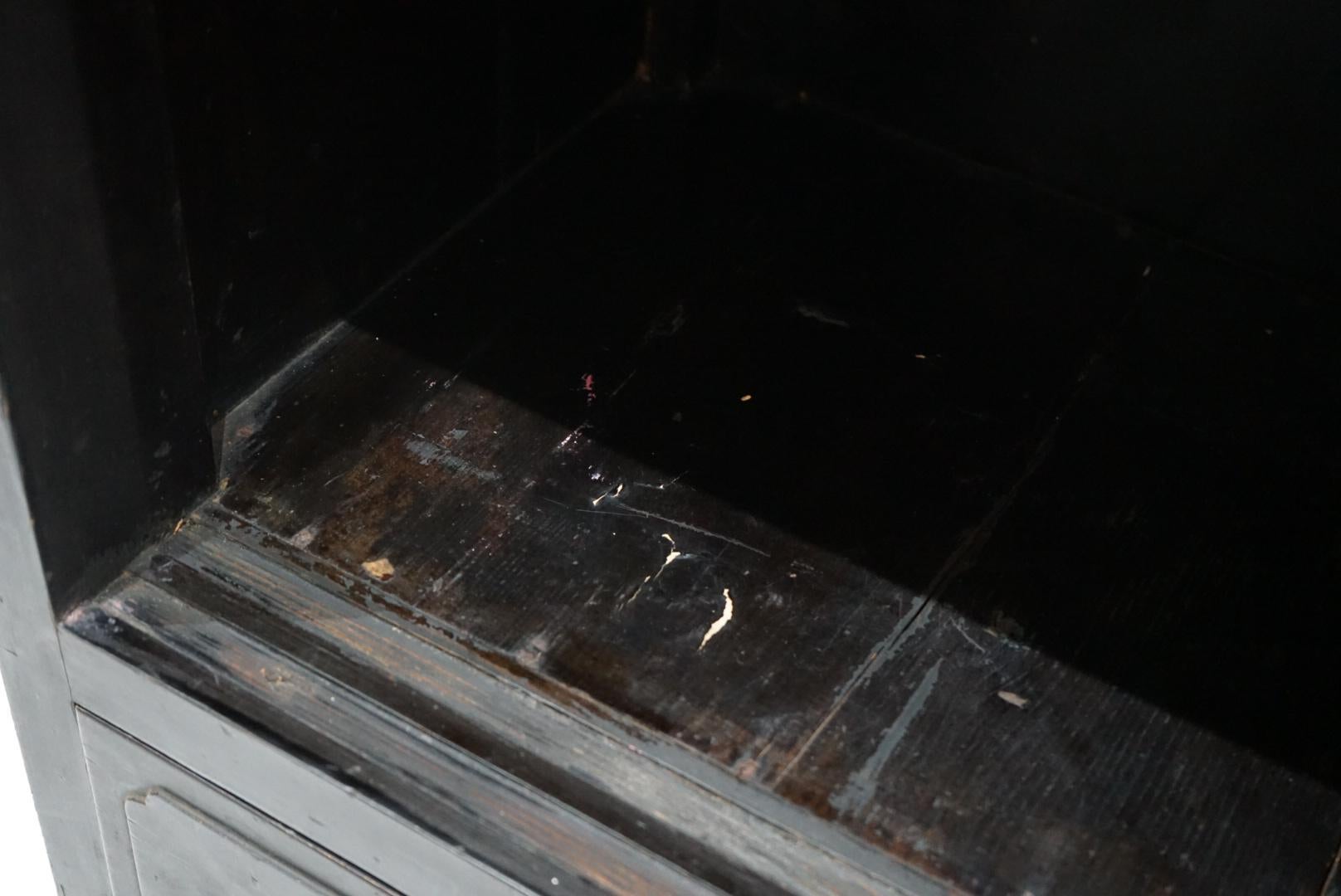 Japanese Antique Wooden Glass Cabinet, 1930s–1950s, Japandi Wabi-Sabi en vente 12