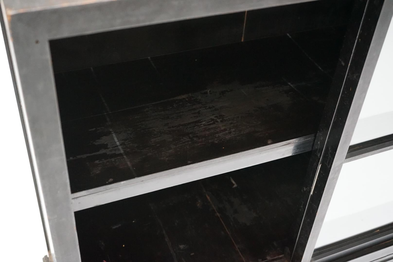 Japanese Antique Wooden Glass Cabinet, 1930s–1950s, Japandi Wabi-Sabi en vente 3