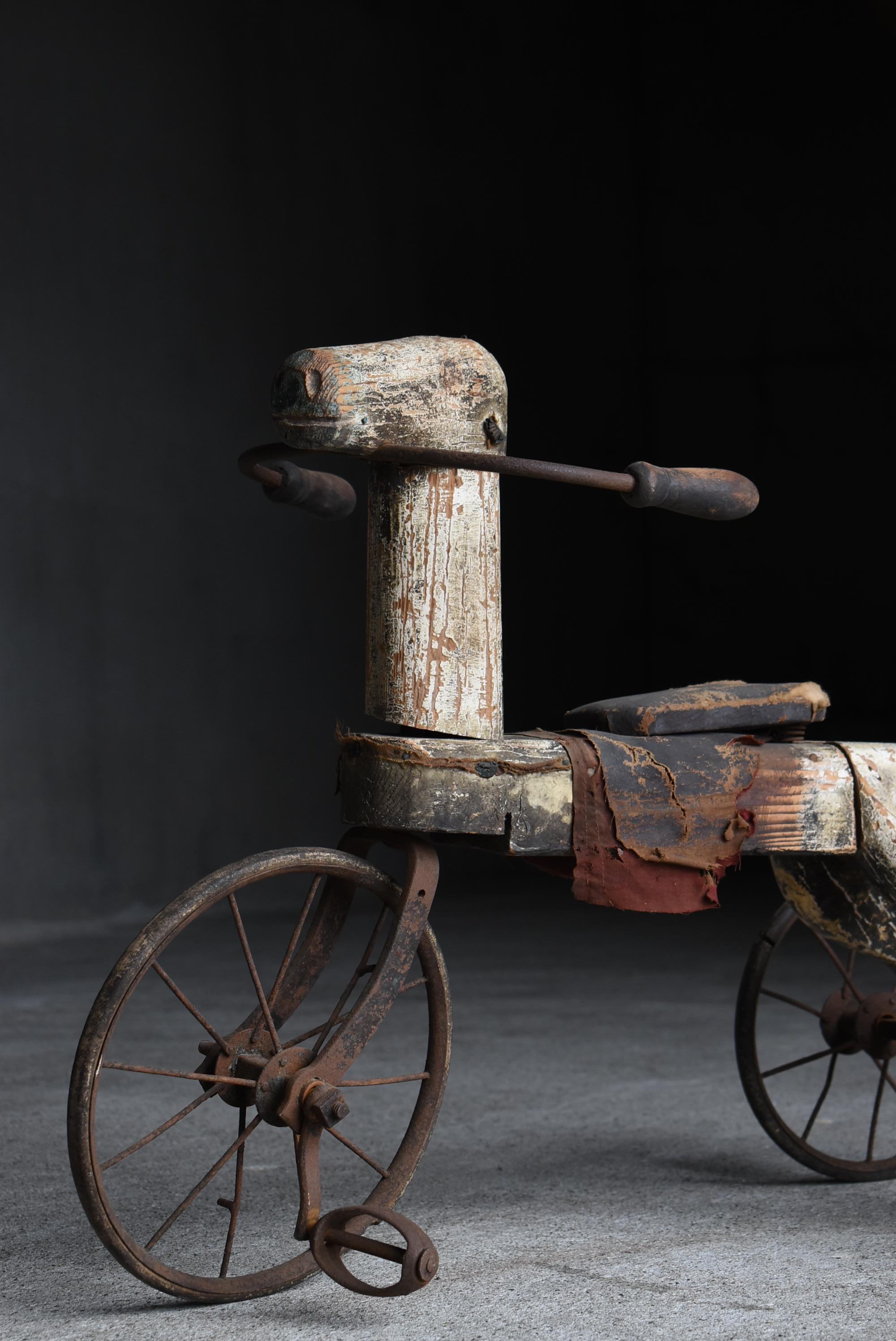 Ferronnerie Tricycle japonais ancien en bois pour chevaux 1860s-1900s / Objects fors Wabi Sabi en vente