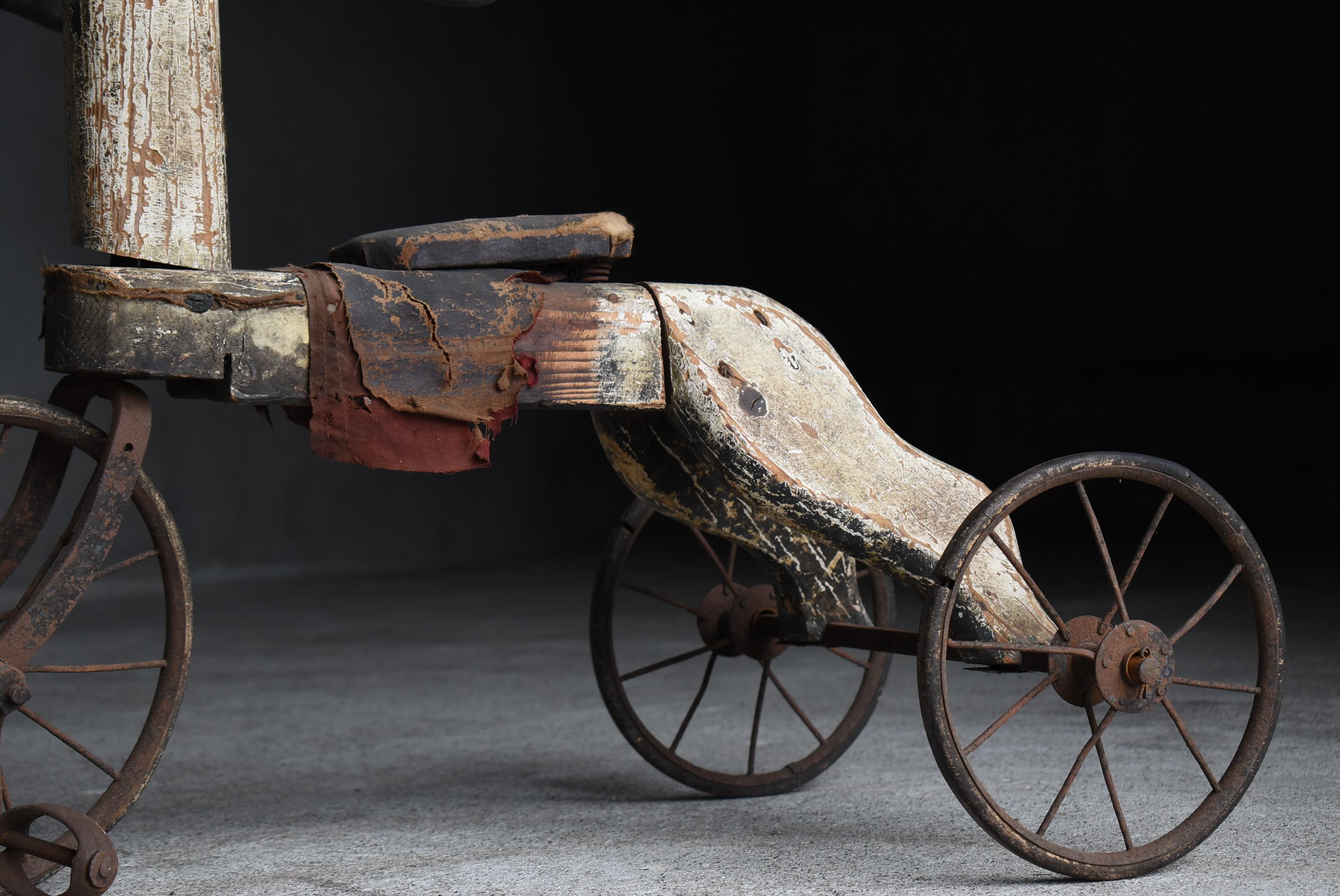 20ième siècle Tricycle japonais ancien en bois pour chevaux 1860s-1900s / Objects fors Wabi Sabi en vente