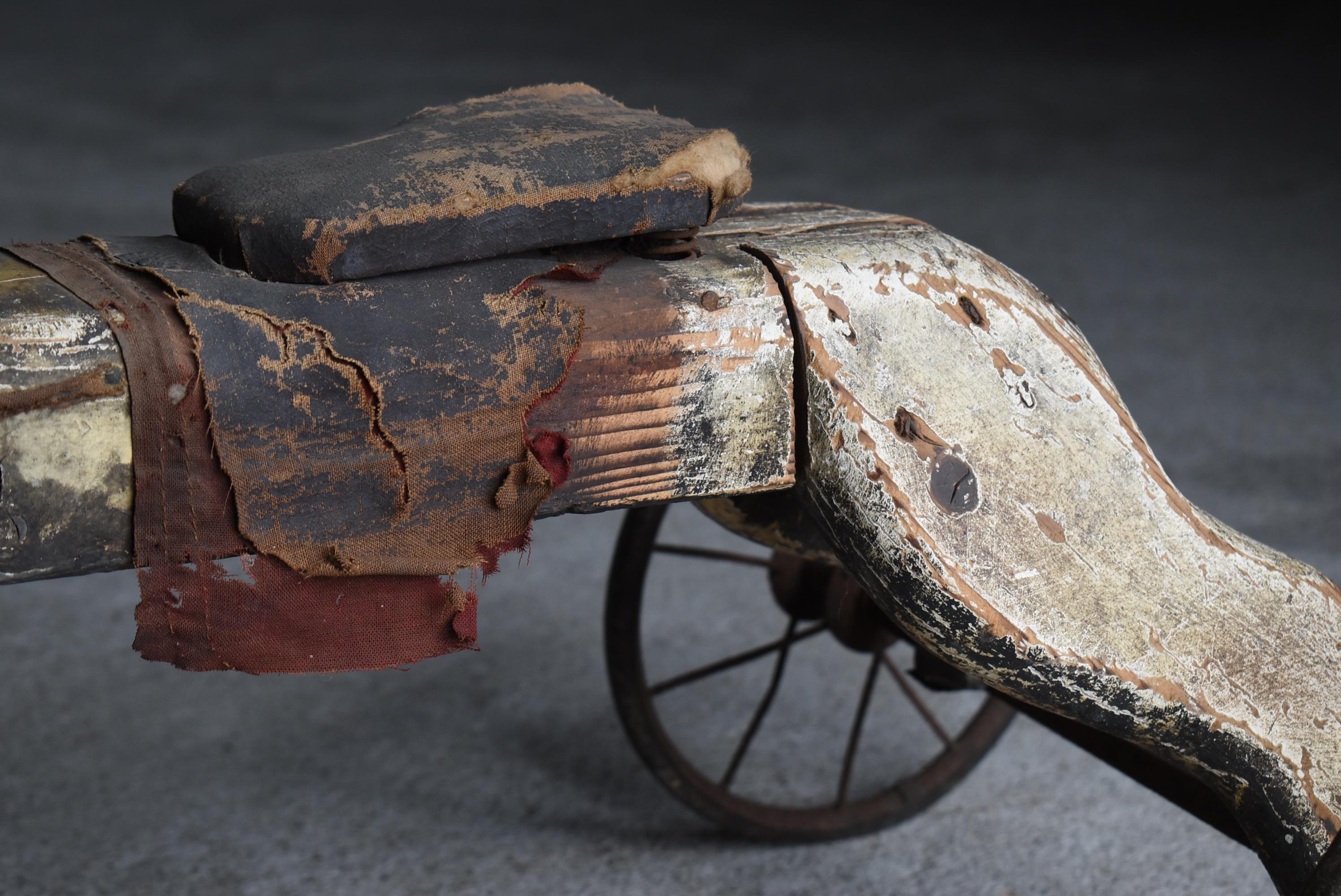 Tissu Tricycle japonais ancien en bois pour chevaux 1860s-1900s / Objects fors Wabi Sabi en vente