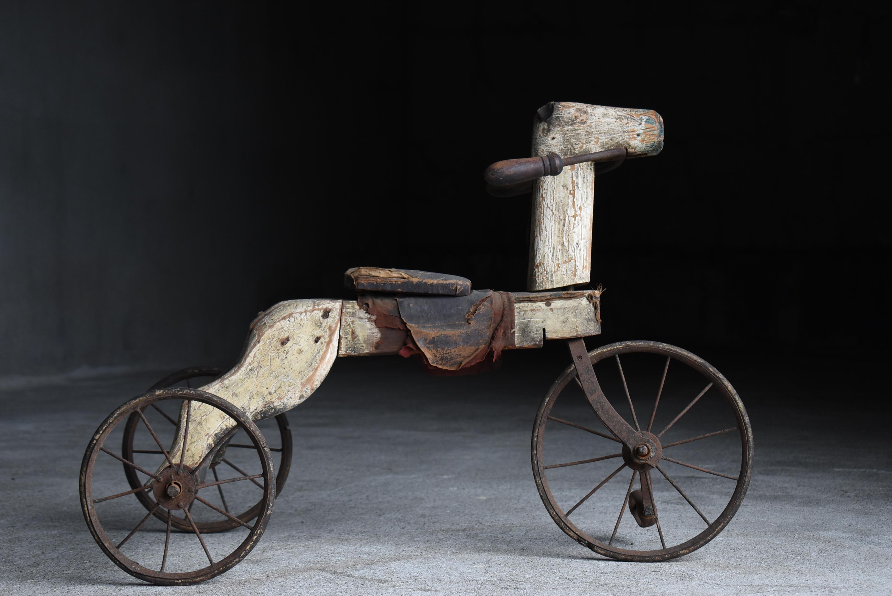 Tricycle japonais ancien en bois pour chevaux 1860s-1900s / Objects fors Wabi Sabi en vente 1