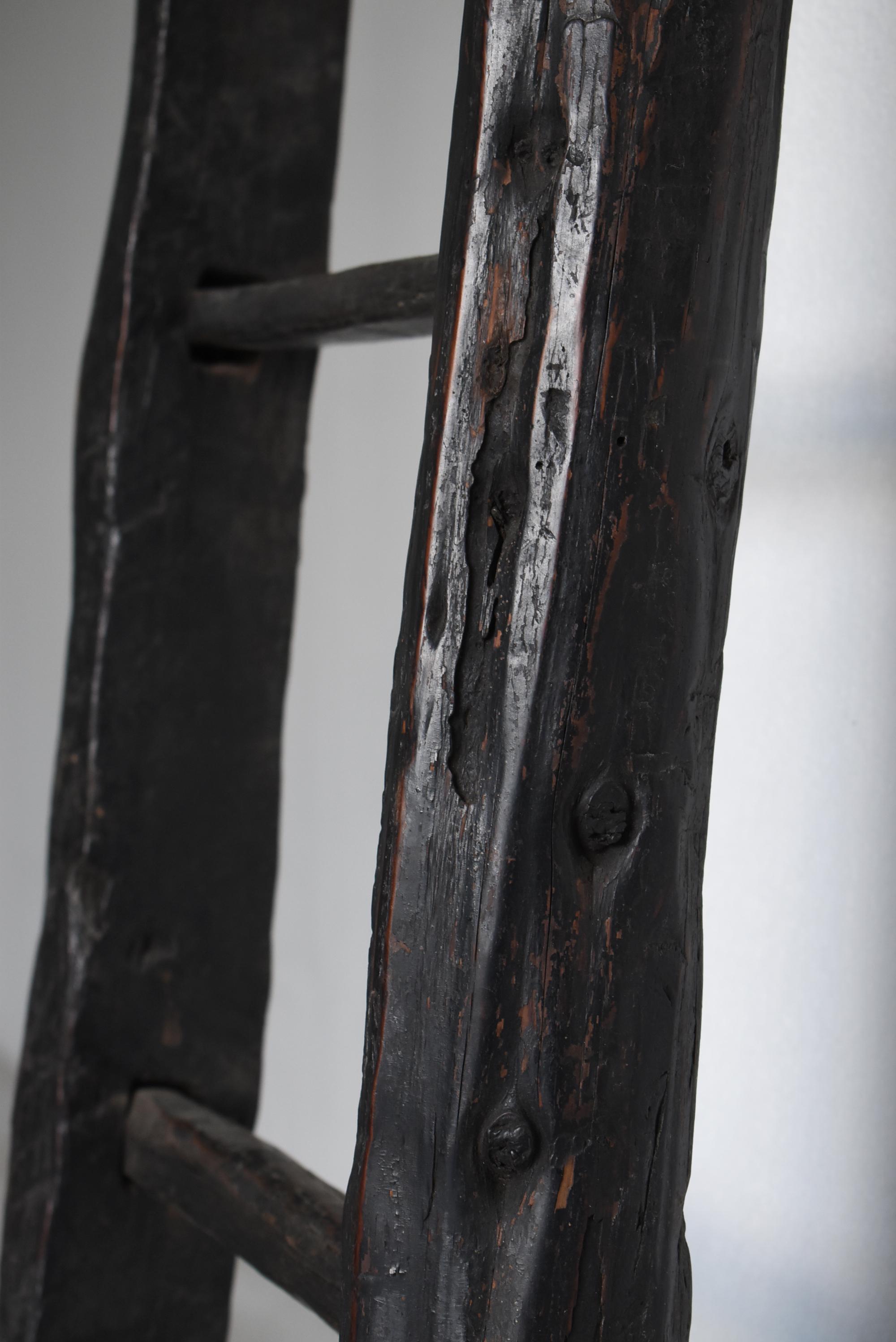 Japanese Antique Wooden Ladder 1800s-1860s / Wabi Sabi Primitive Mingei Object In Good Condition In Sammu-shi, Chiba