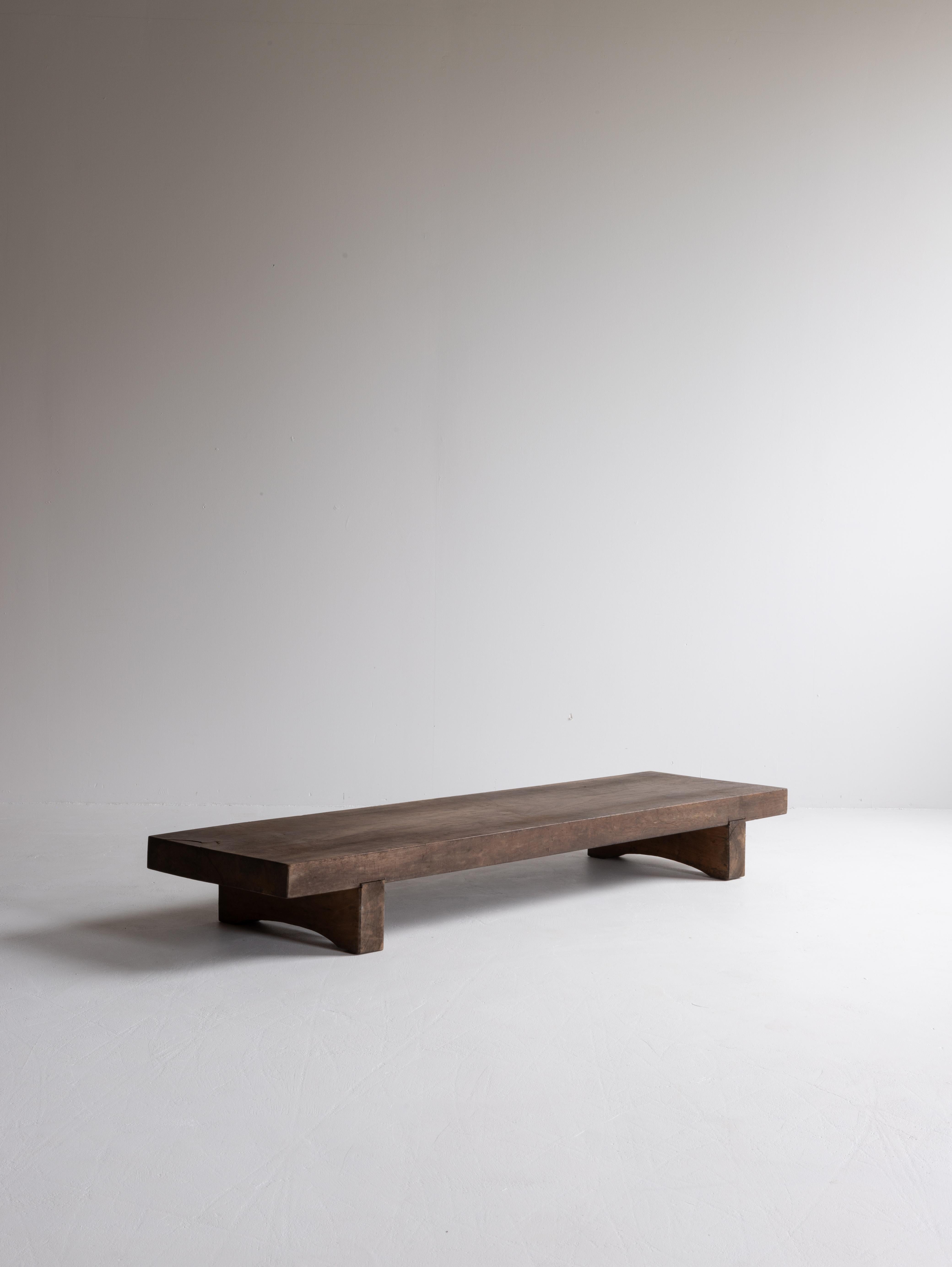 Bois Table basse japonaise ancienne en bois/1867/Période Edo tardive/Table Wabisabi/Art folklorique en vente