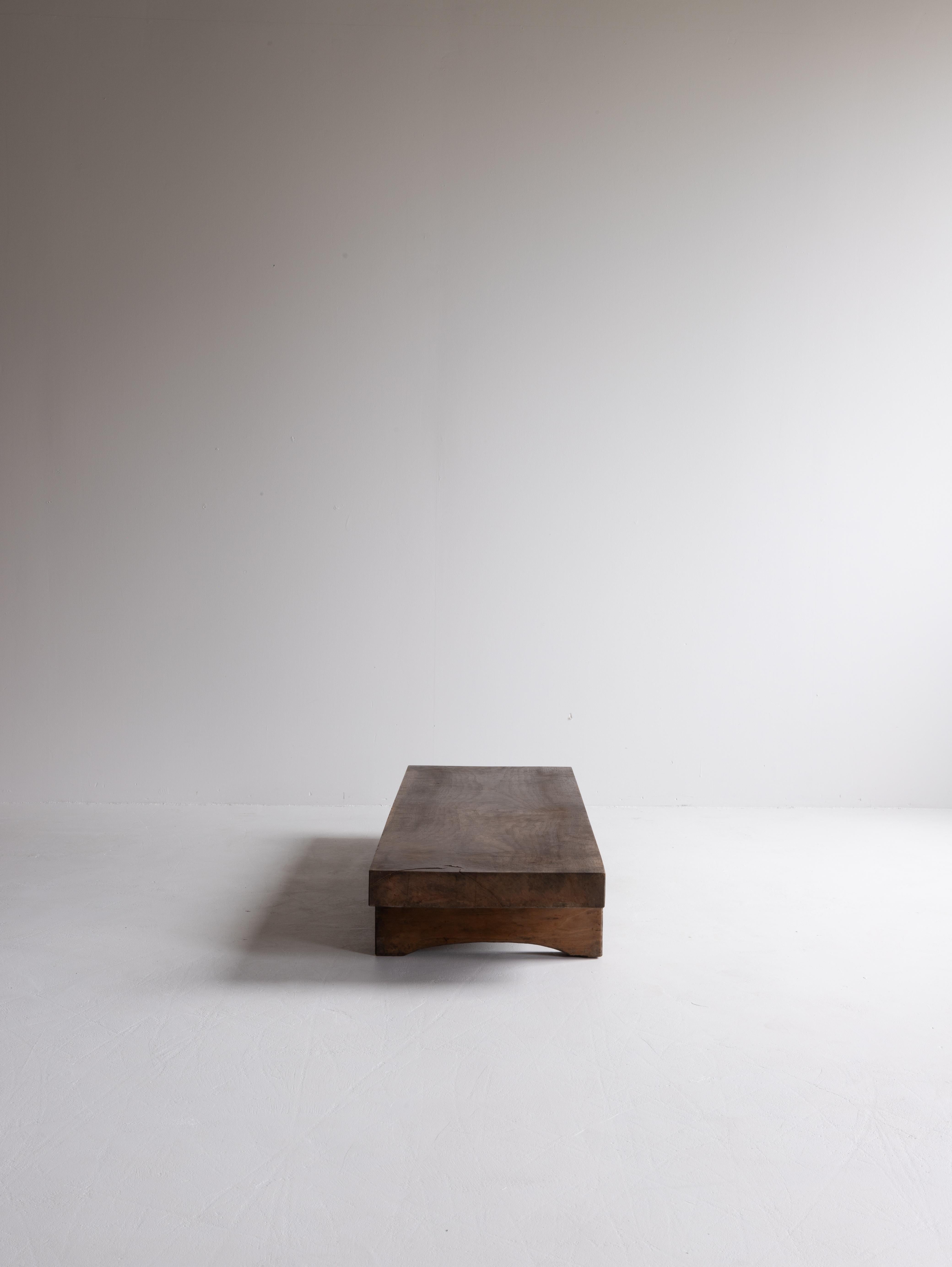 Table basse japonaise ancienne en bois/1867/Période Edo tardive/Table Wabisabi/Art folklorique en vente 1